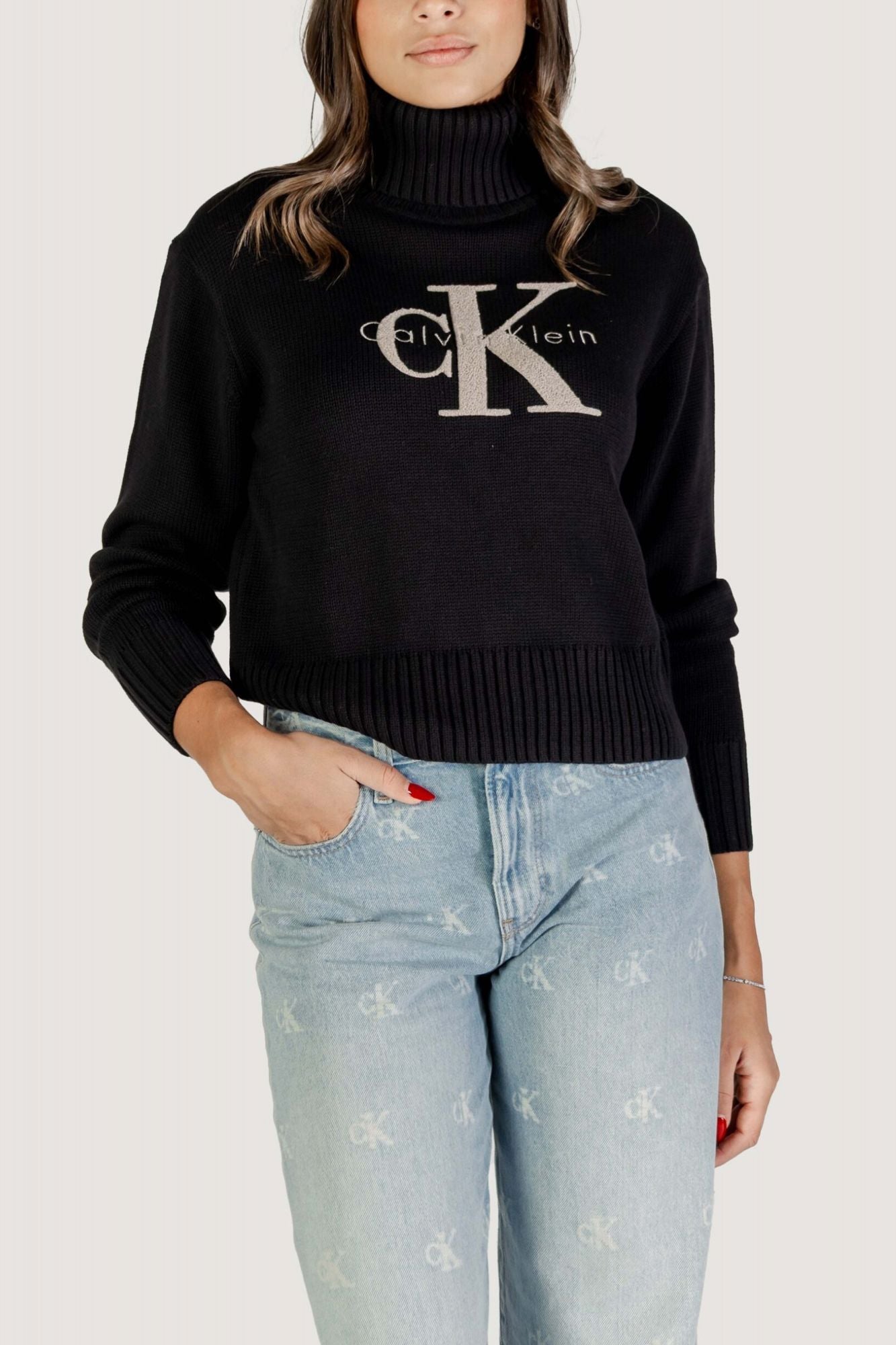 CALVIN KLEIN CHENILLE MONOLOGO en color NEGRO (1)