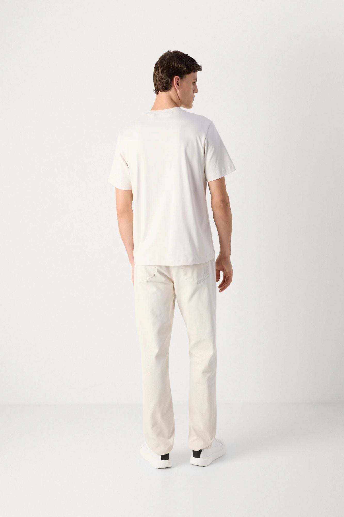 CALVIN KLEIN HERO MONOLOGO TEE 20S en color BLANCO (3)