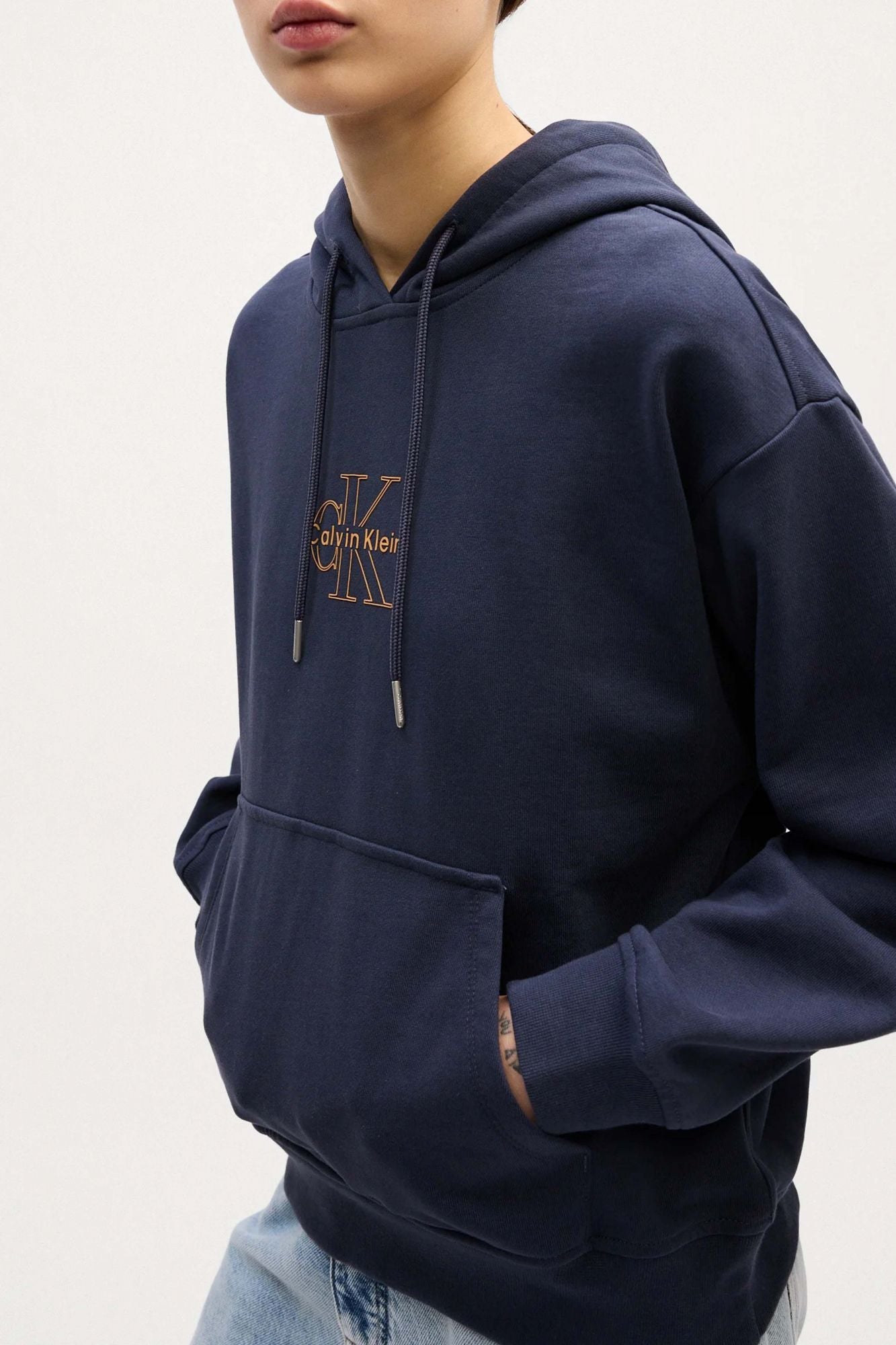 CALVIN KLEIN MONOGRAM GRAPHIC SWEATSHIRT en color AZUL (2)