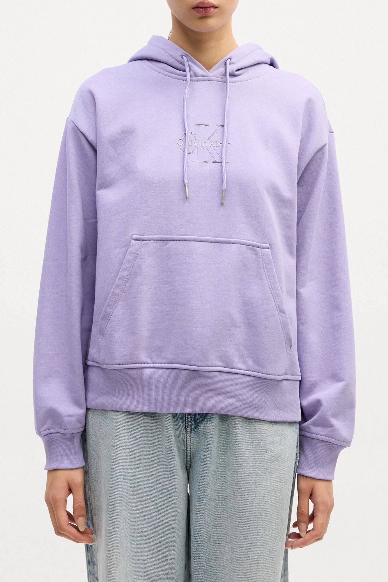 CALVIN KLEIN MONOGRAM GRAPHIC SWEATSHIRT en color VIOLETA (1)