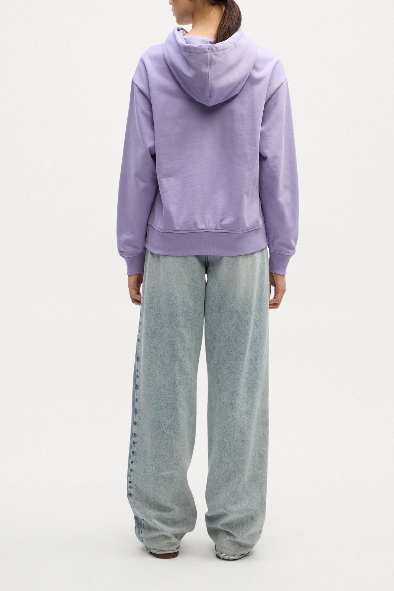 CALVIN KLEIN MONOGRAM GRAPHIC SWEATSHIRT en color VIOLETA (3)
