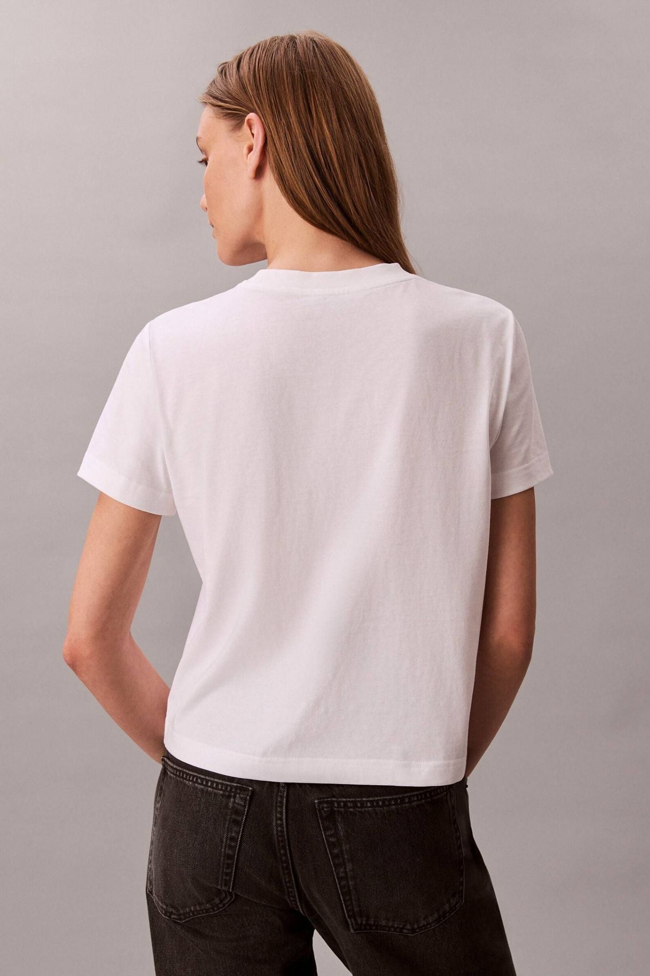 CALVIN KLEIN SS FITTED SCRIPT CALVIN en color BLANCO (2)