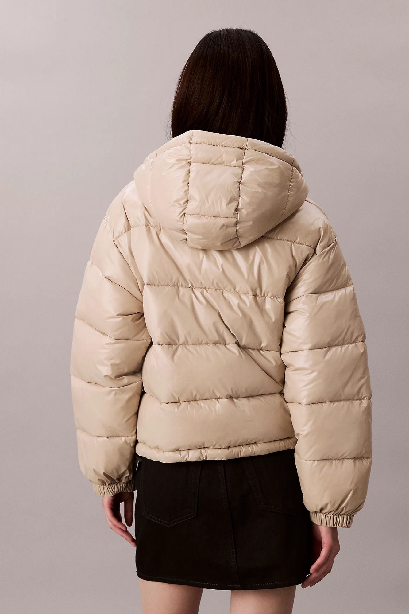 CALVIN KLEIN SHINE PUFFER JACKET en color BEIS (2)