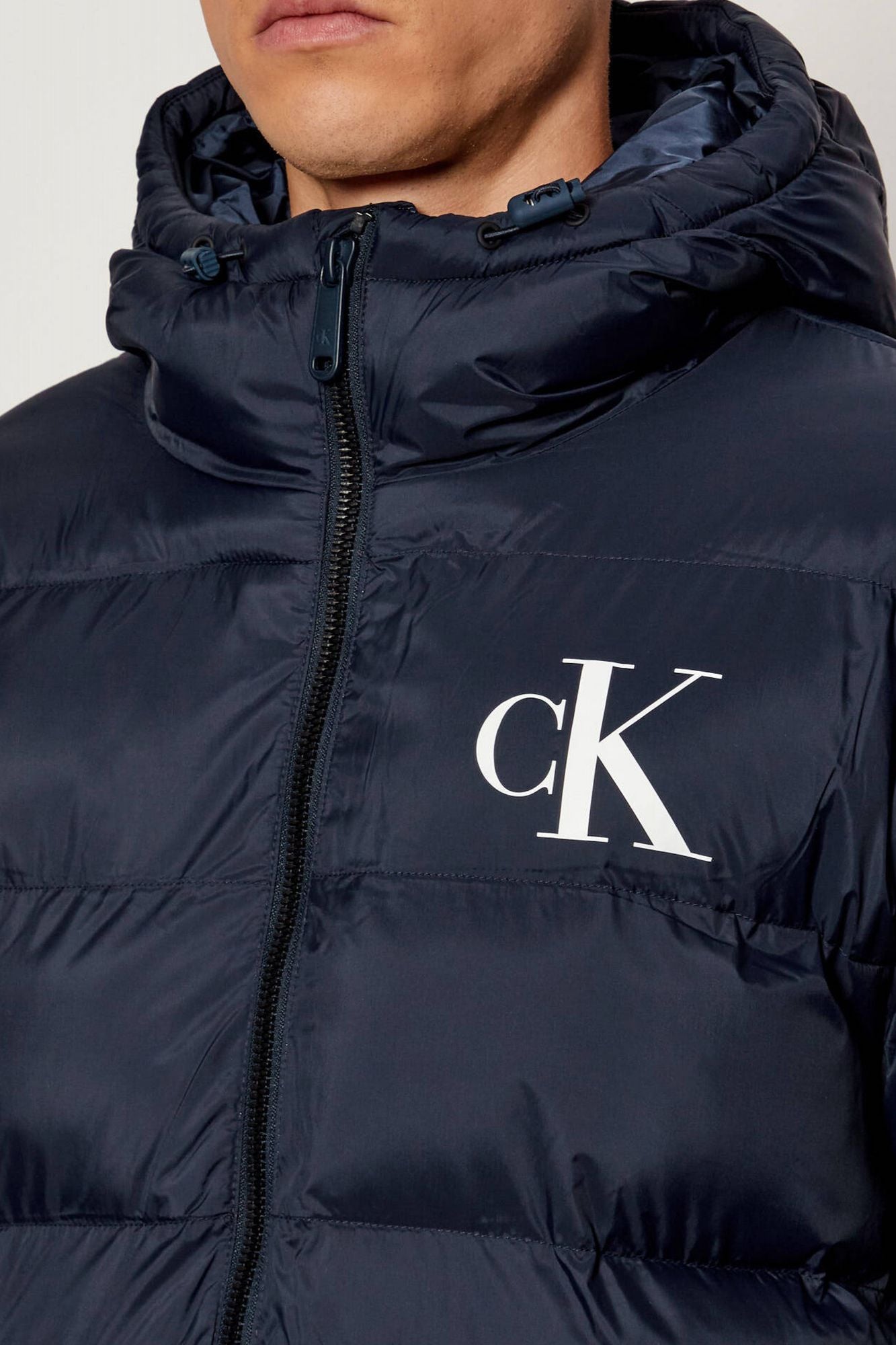 CALVIN KLEIN MONOGRAM PUFFER JACKET en color AZUL (3)