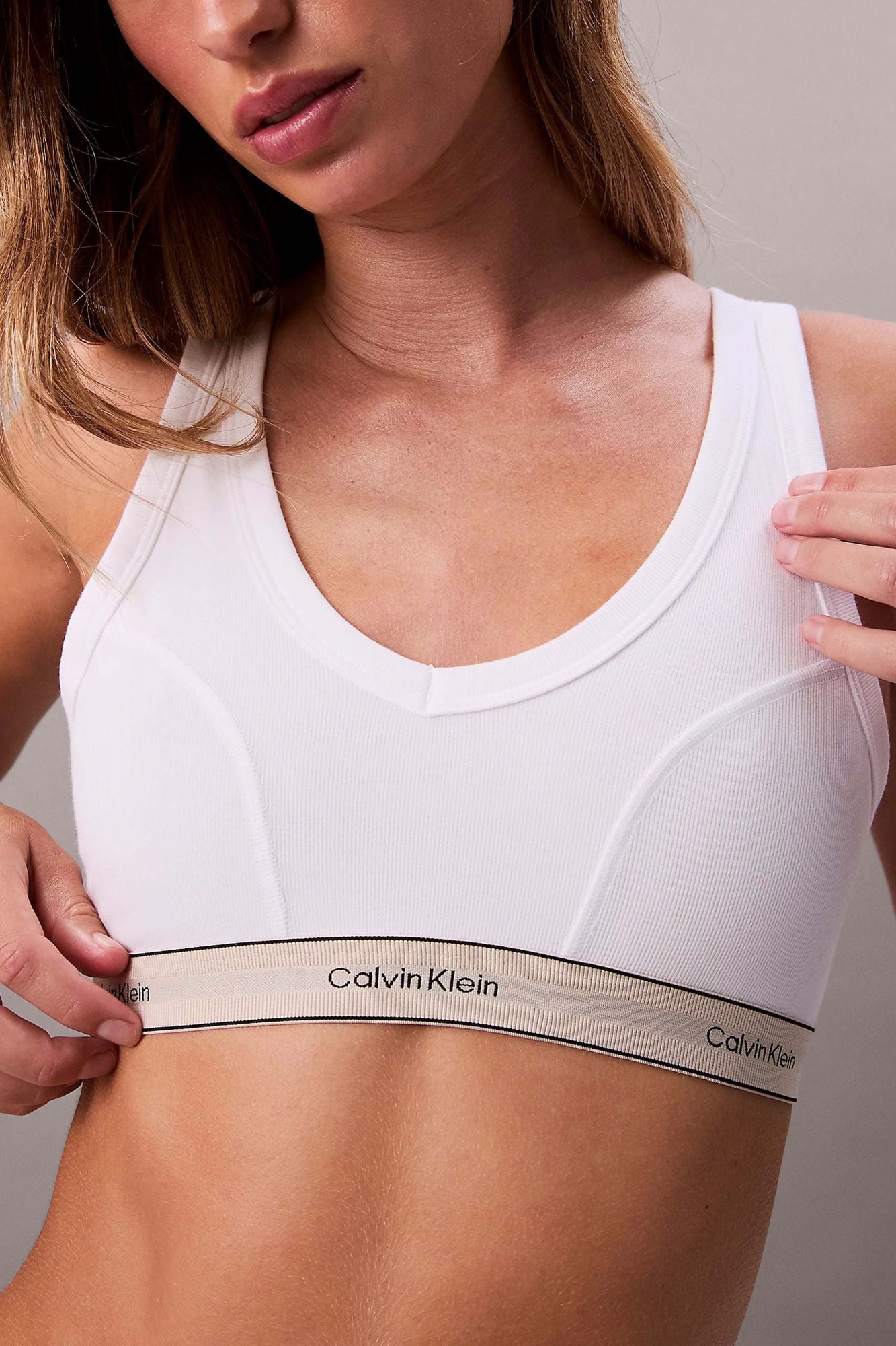 CALVIN KLEIN LIGHTLY LINED TRAINGLE B en color BLANCO (1)