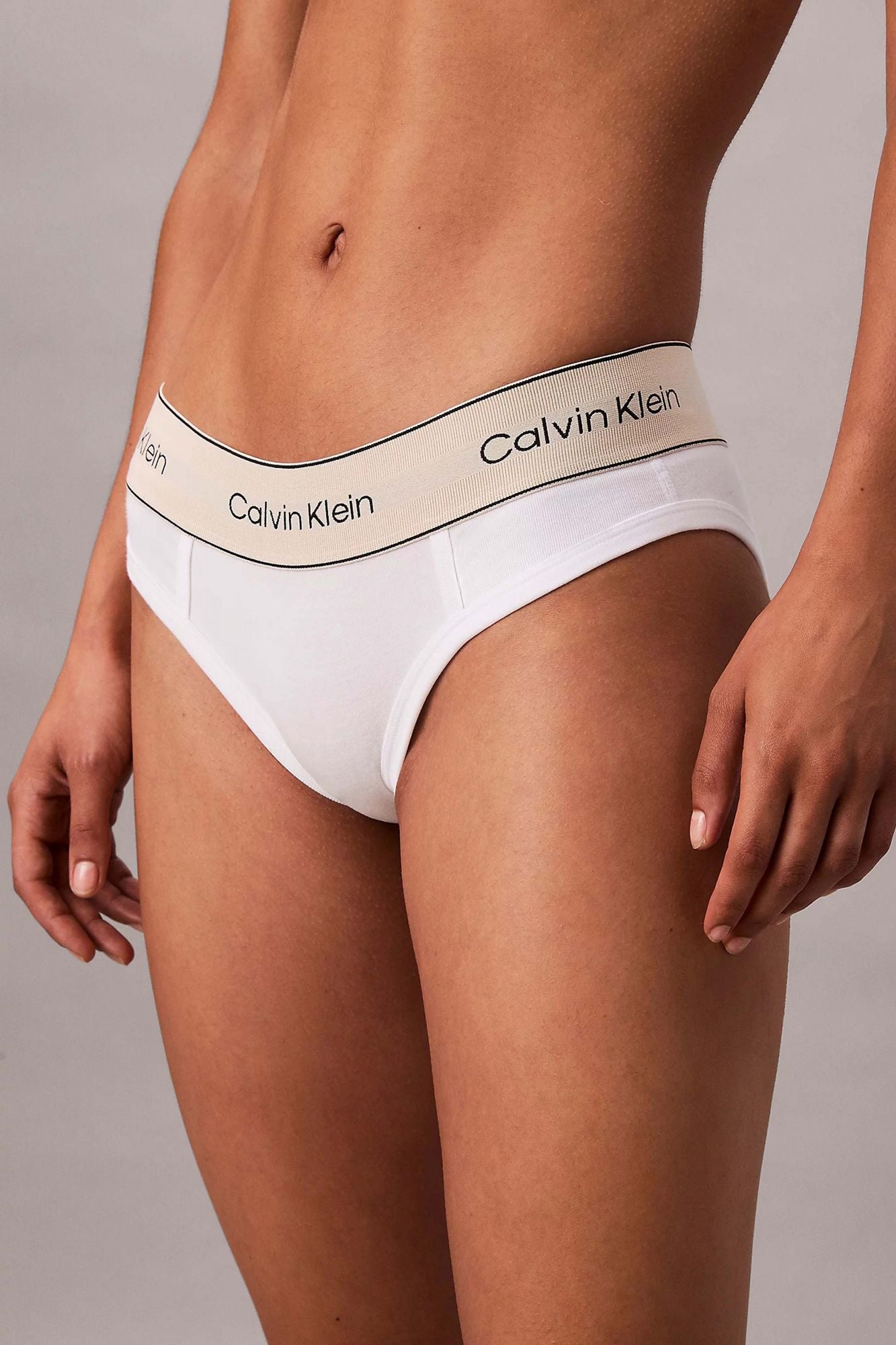 CALVIN KLEIN HERITAGE COTTON BIKINI BRIEF en color BLANCO (1)