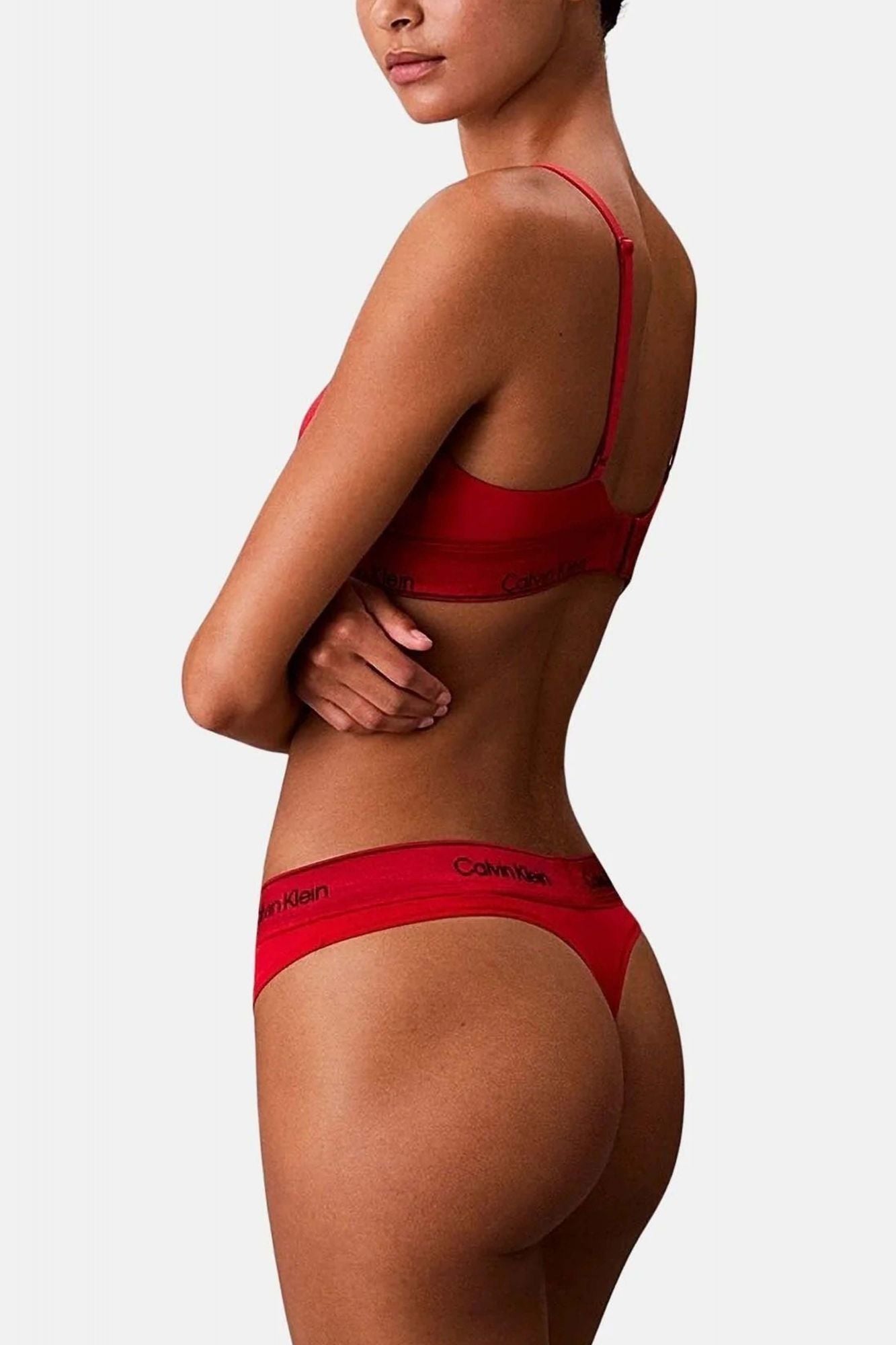 CALVIN KLEIN MODERN COTTON THONG en color ROJO (1)