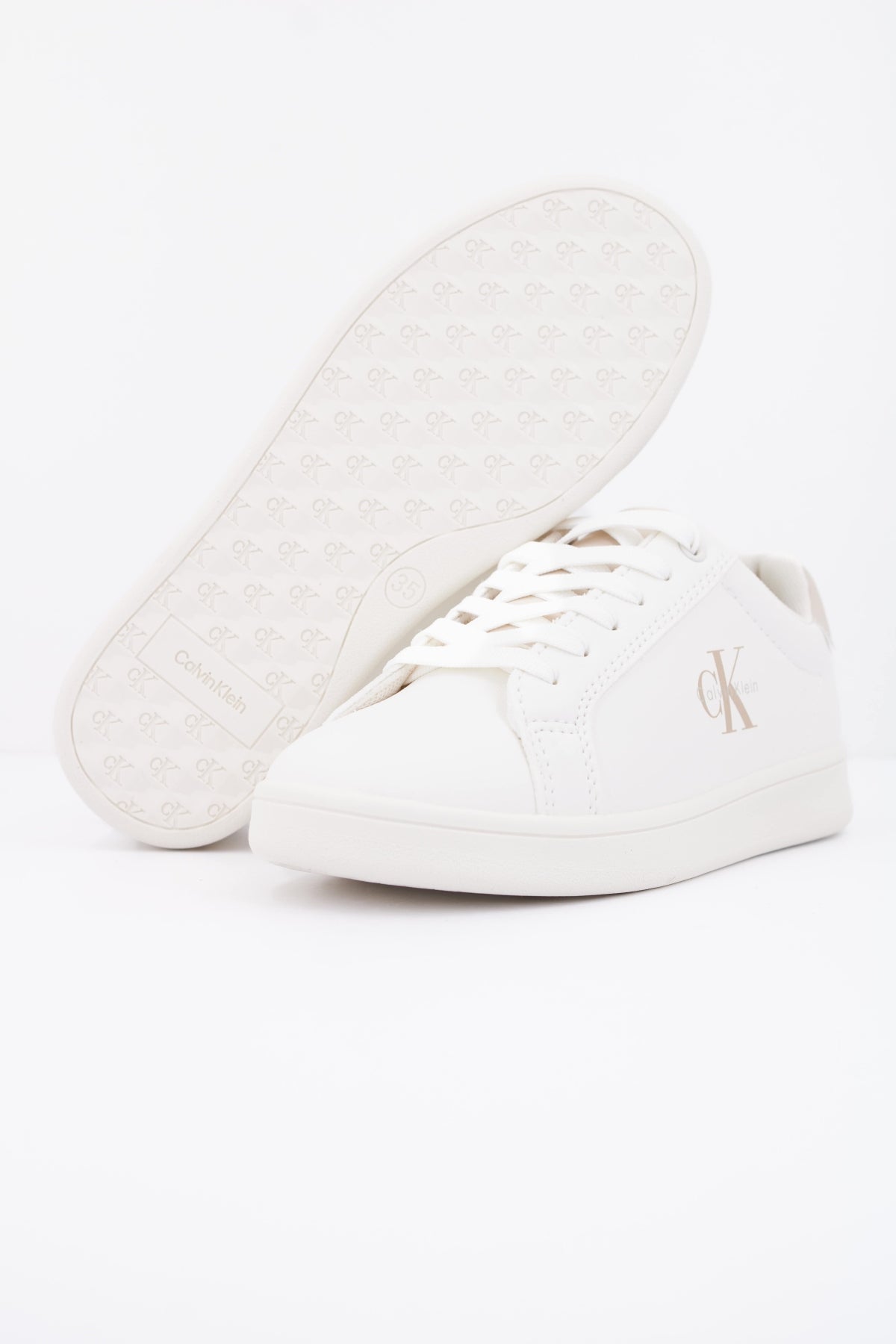CALVIN KLEIN LOW CUT LACE UP en color BEIS (5)