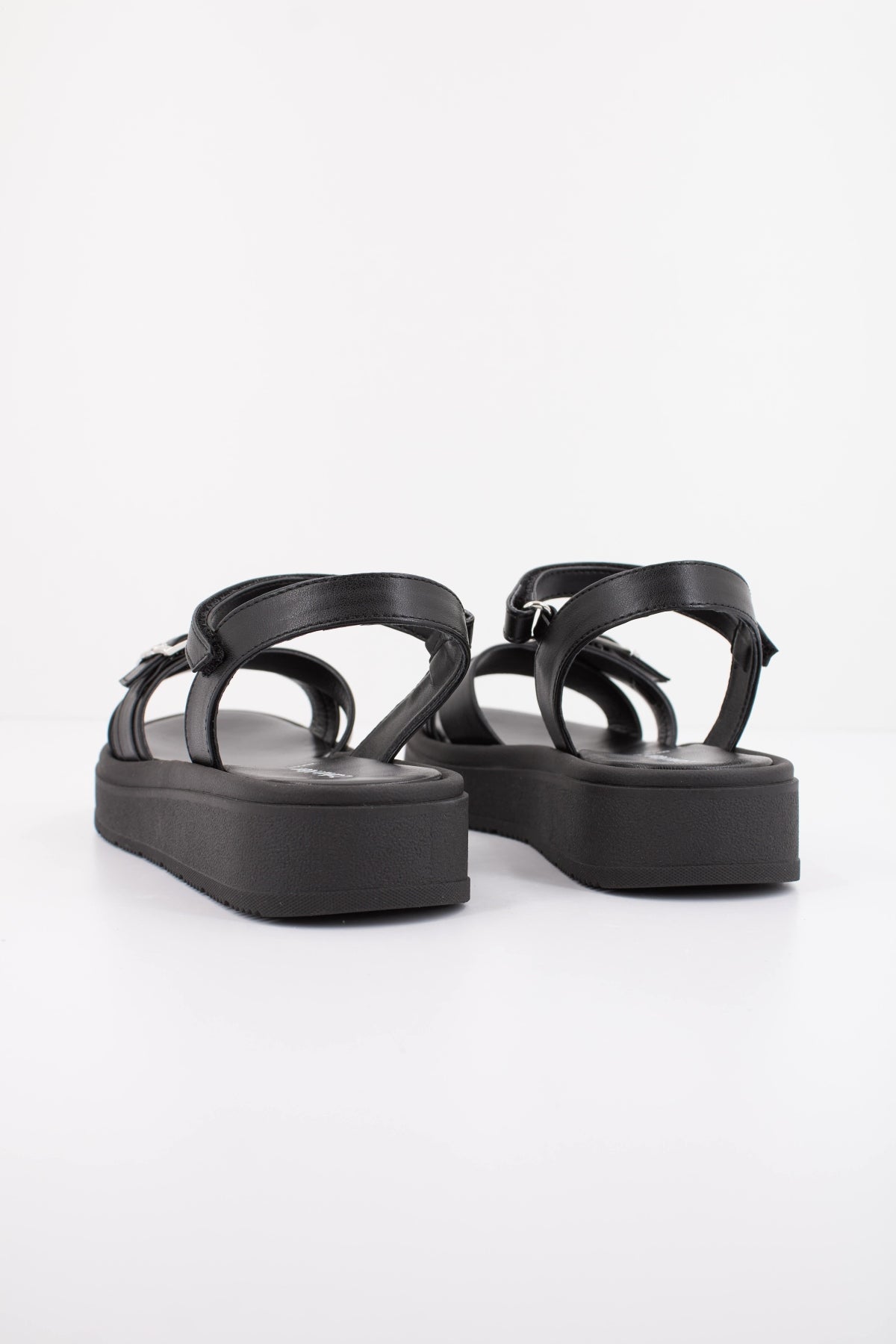 CALVIN KLEIN V4A283260 en color NEGRO (4)