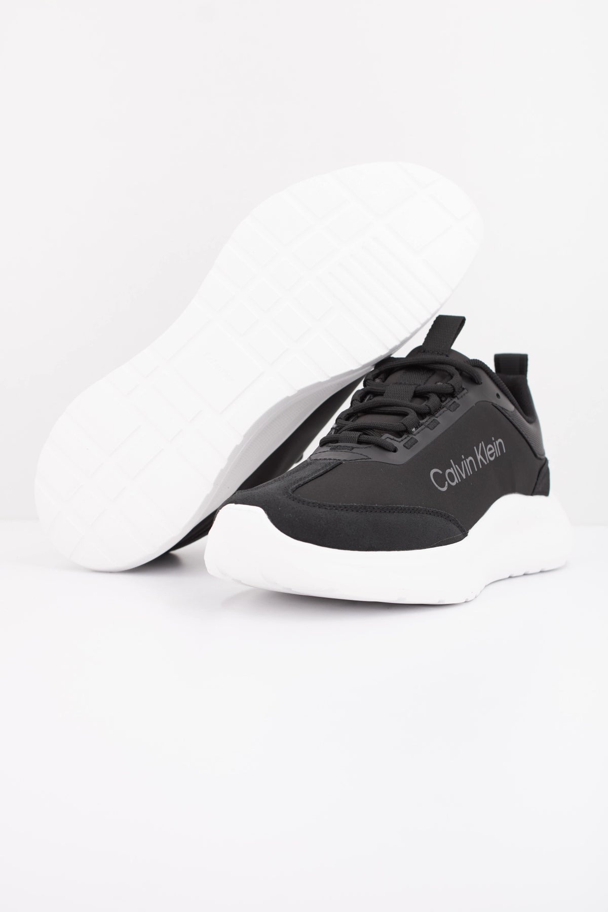 CALVIN KLEIN LIGHT EVA RUNNER NYL-SUE en color NEGRO (5)