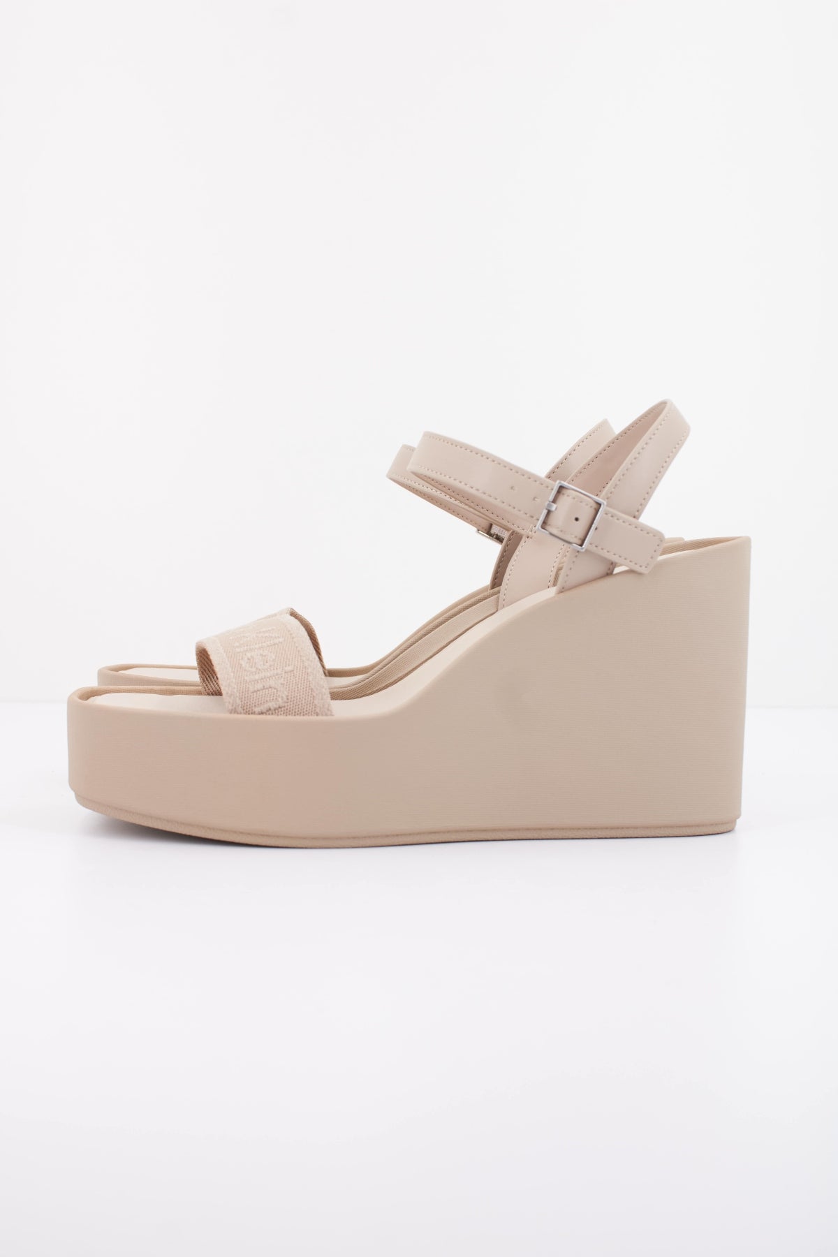 CALVIN KLEIN WEDGE 70 SNDL WEBBING LT en color BEIS (1)