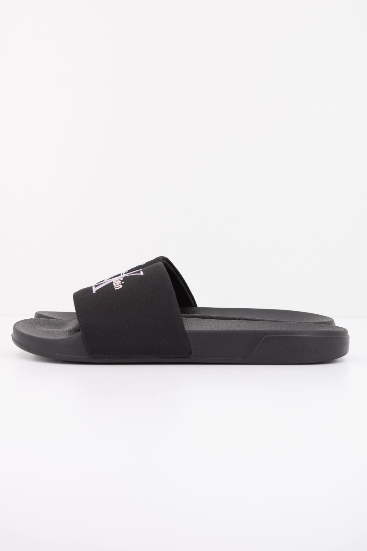 CALVIN KLEIN ESS SLIDE CV en color NEGRO (1)
