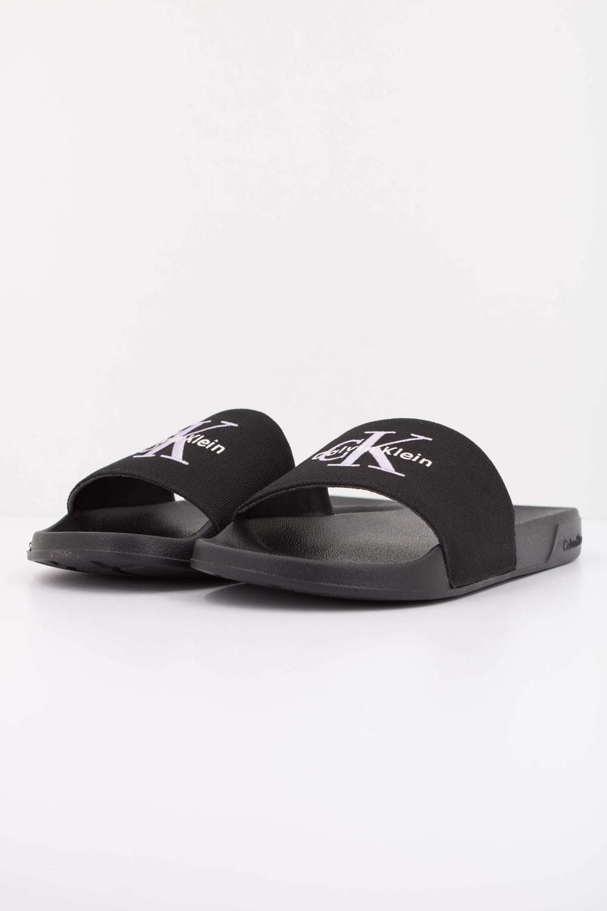 CALVIN KLEIN ESS SLIDE CV en color NEGRO (2)