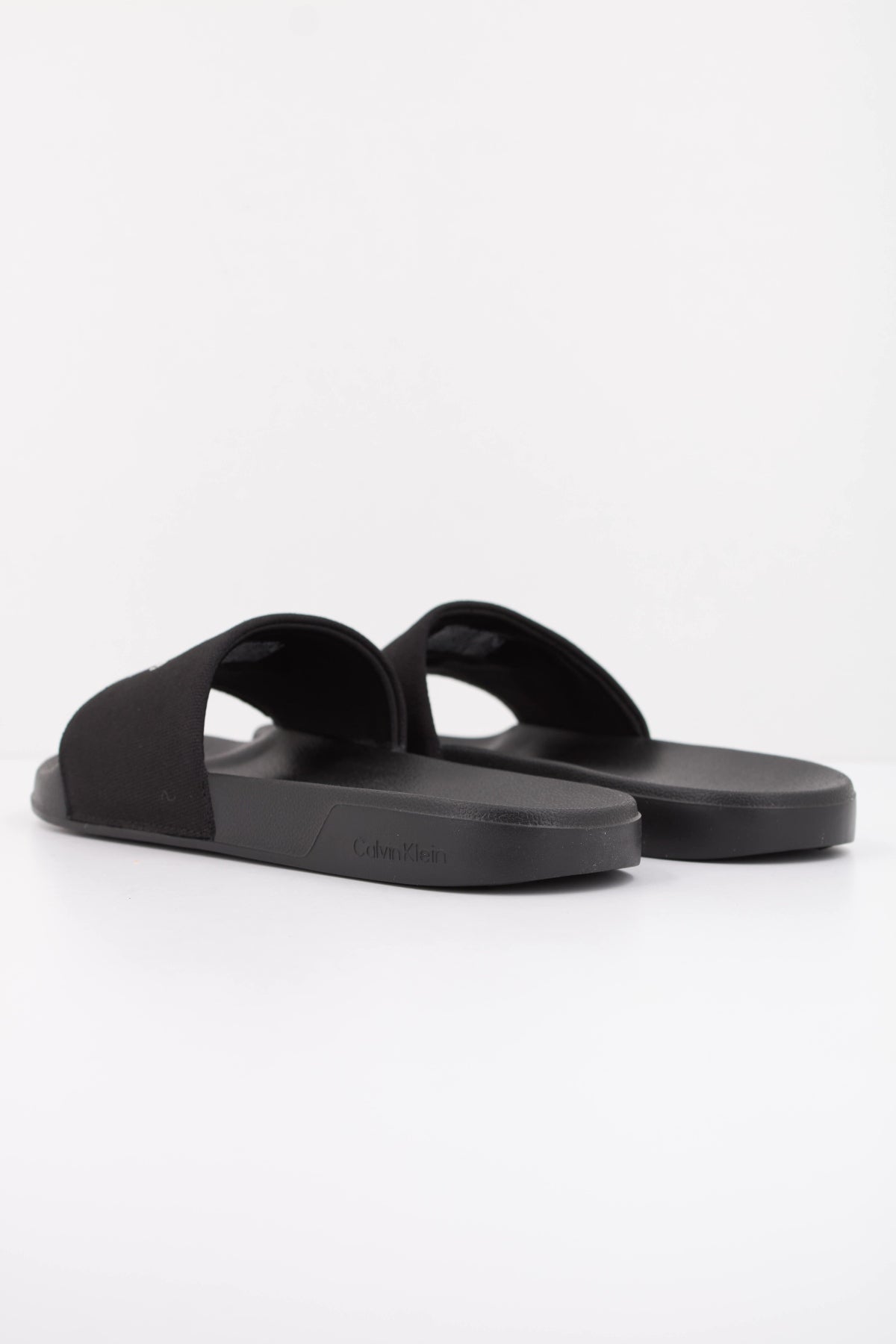 CALVIN KLEIN ESS SLIDE CV en color NEGRO (4)