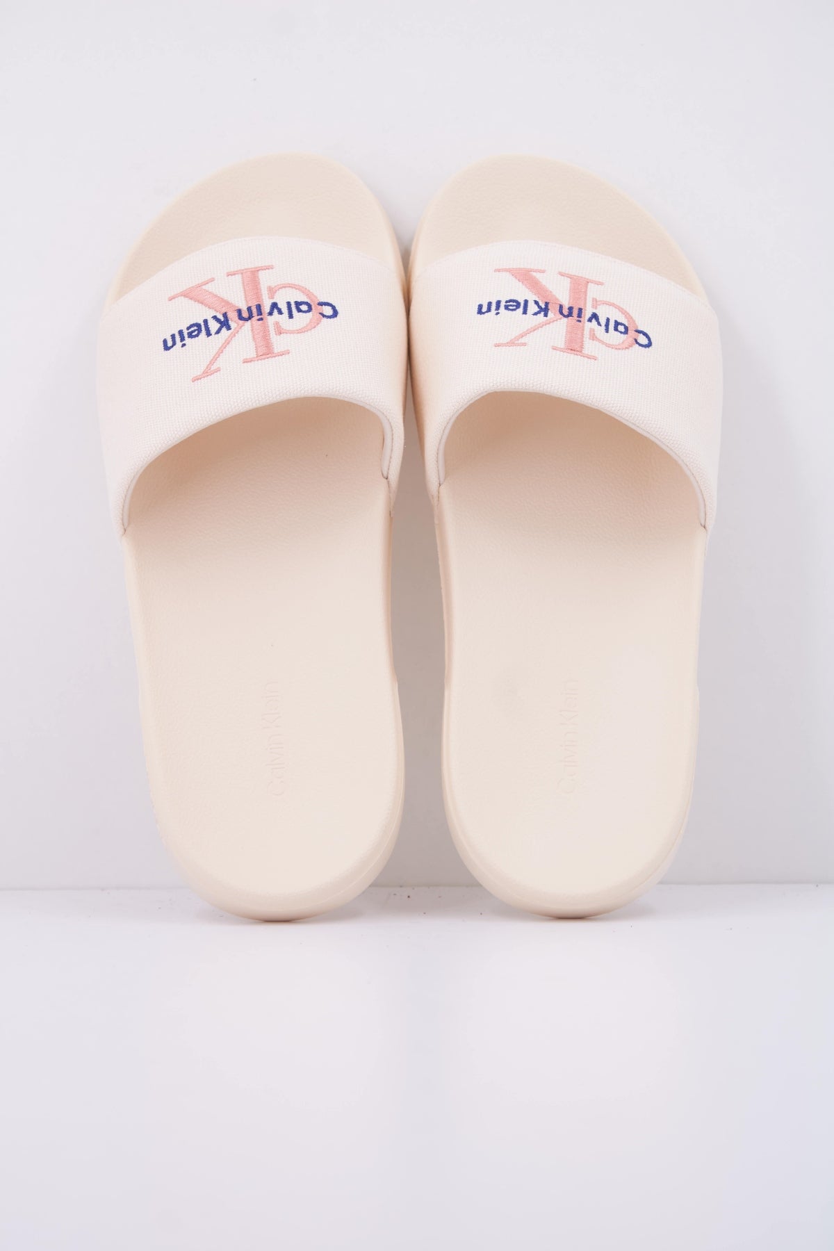 CALVIN KLEIN ESS SLIDE CV en color BEIS (3)