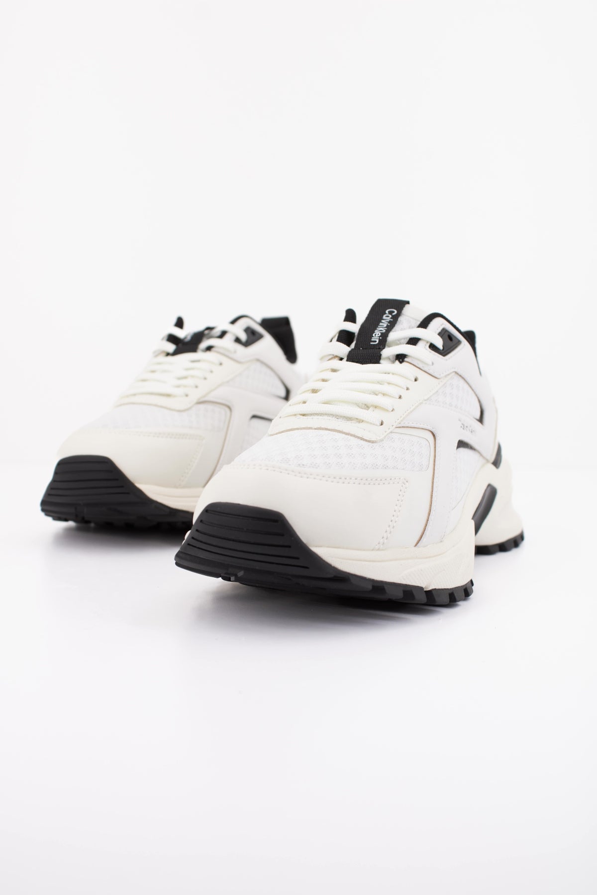 CALVIN KLEIN HIKE RUN CKSTRIPE MESH en color BLANCO (2)