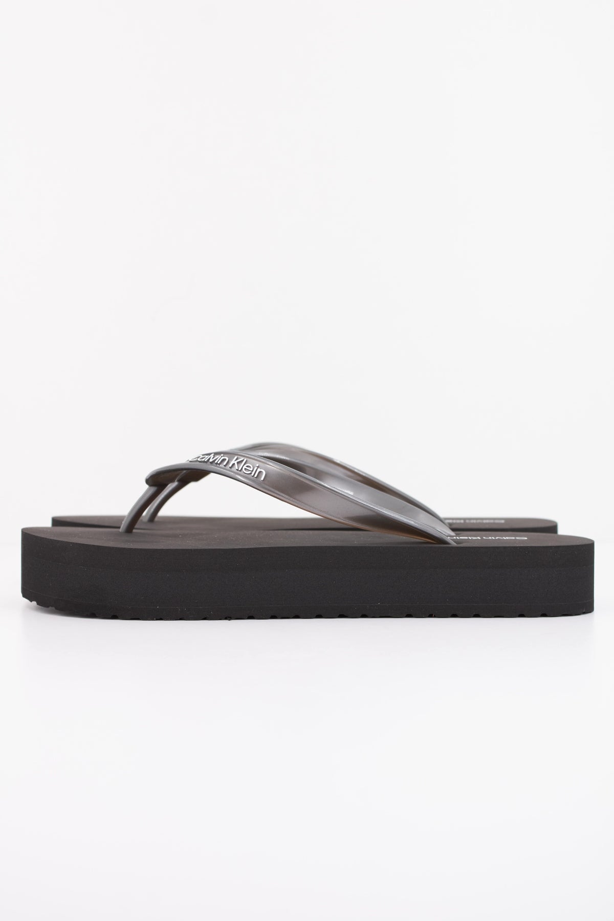 CALVIN KLEIN FLATFORM FLIP FLOP MET T en color NEGRO (1)
