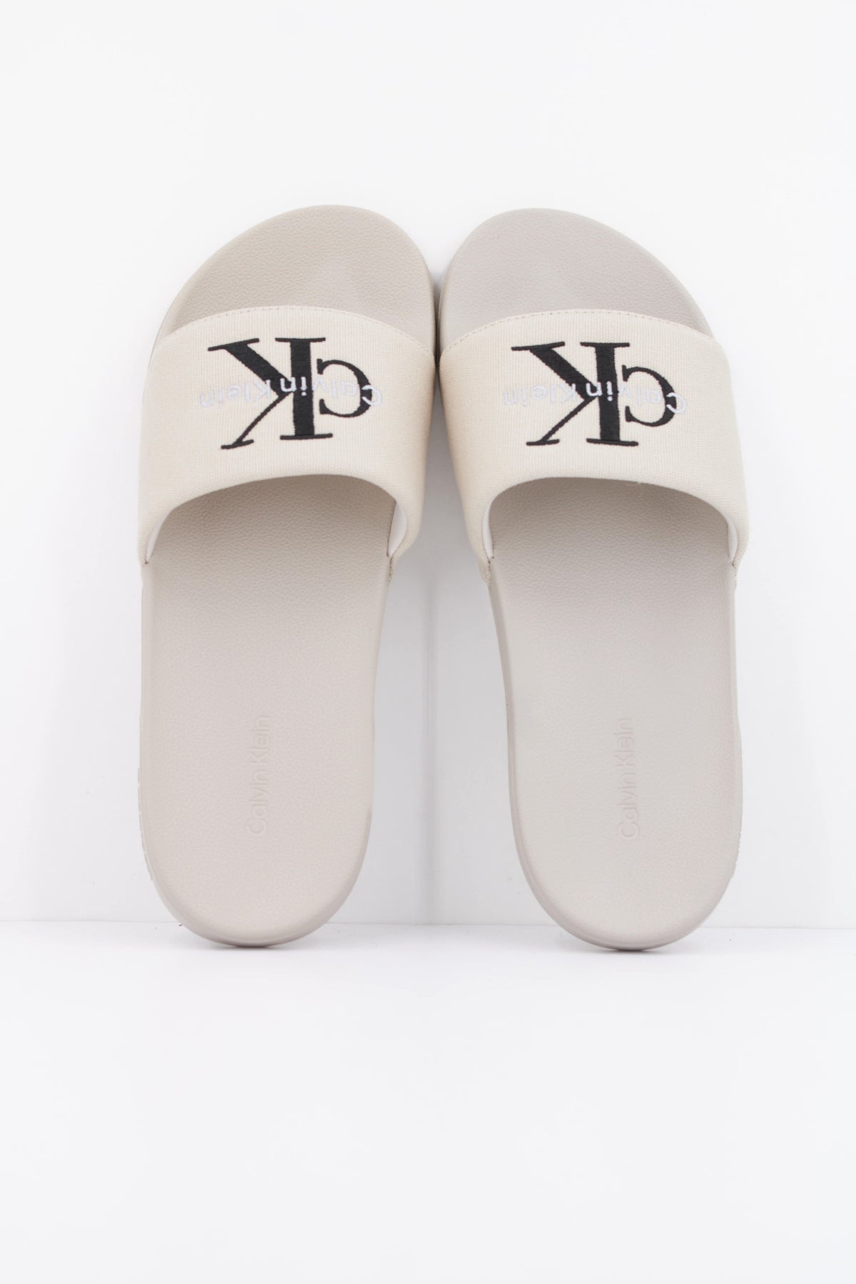 CALVIN KLEIN ESS SLIDE CV en color BEIS (3)
