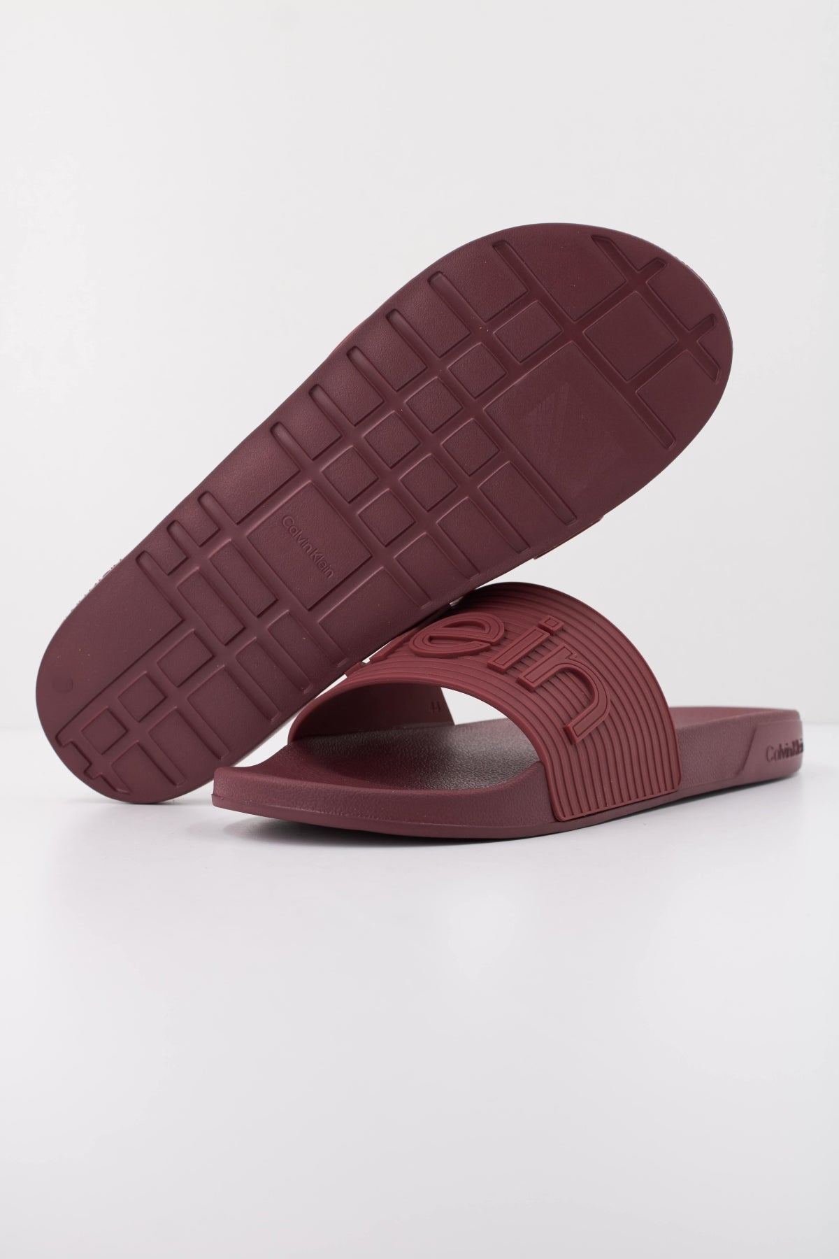CALVIN KLEIN ESS SLIDE TEXTURE en color BURDEOS (5)