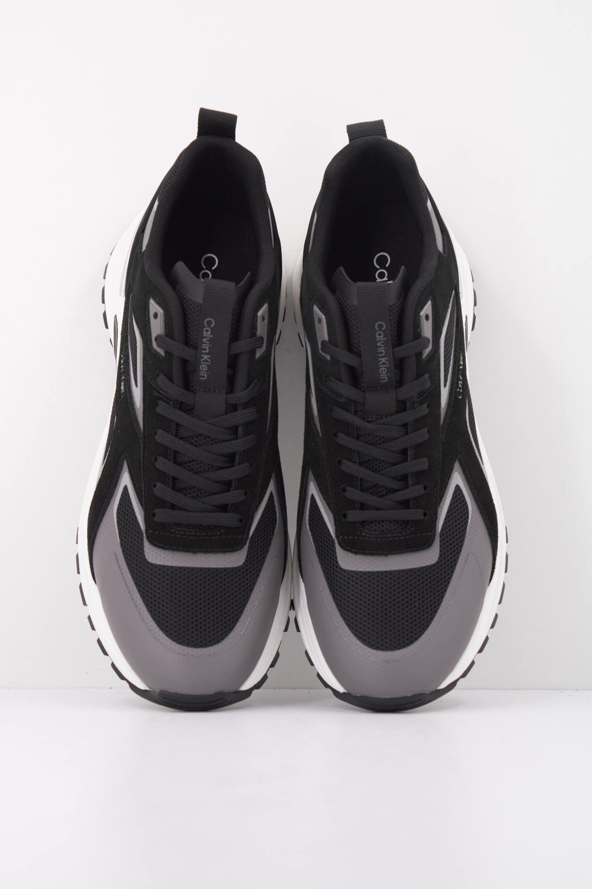 CALVIN KLEIN HIKE RUNNER CK STRIPE MI en color NEGRO (3)