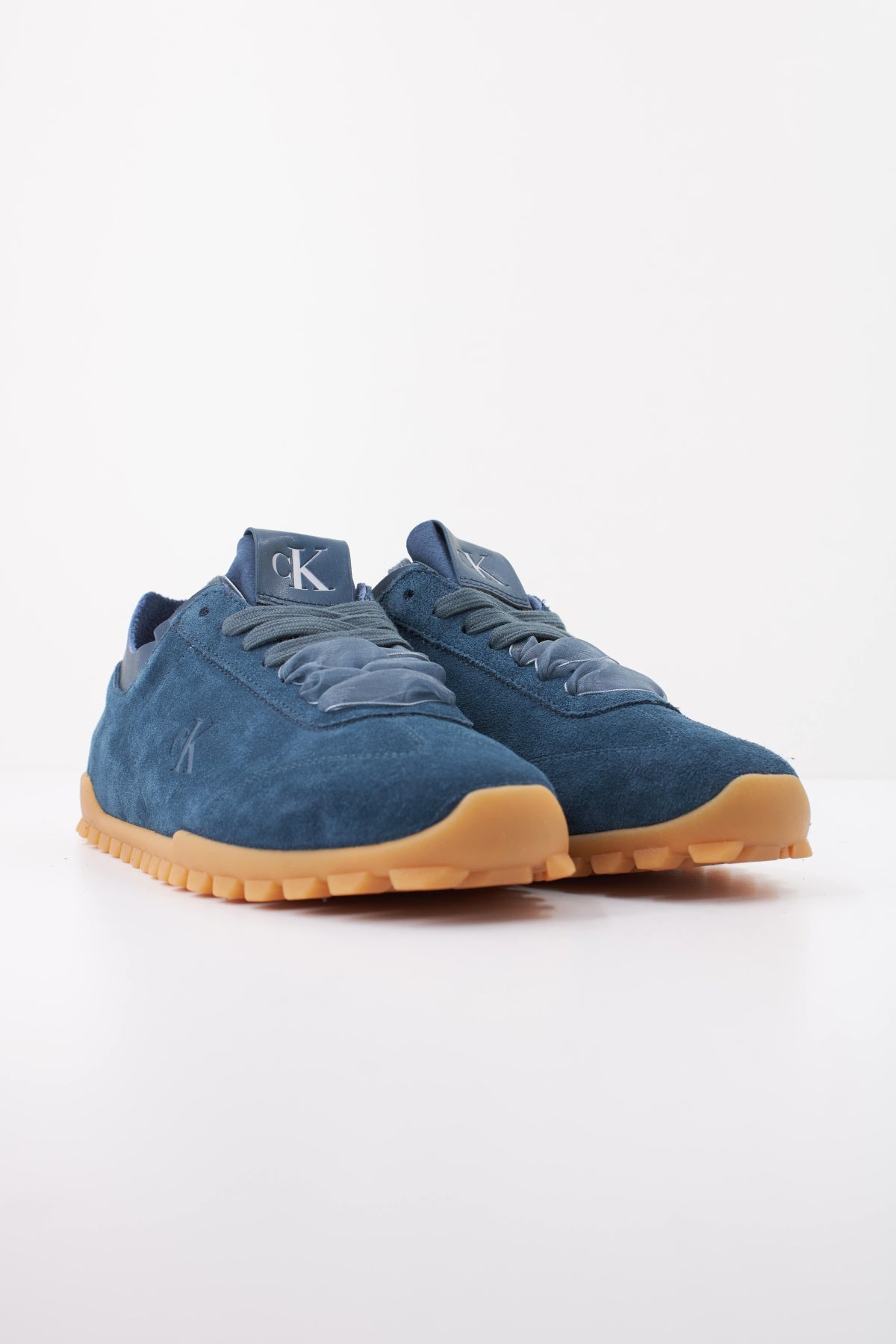 CALVIN KLEIN LOW PROFILE RUN MG en color AZUL (2)