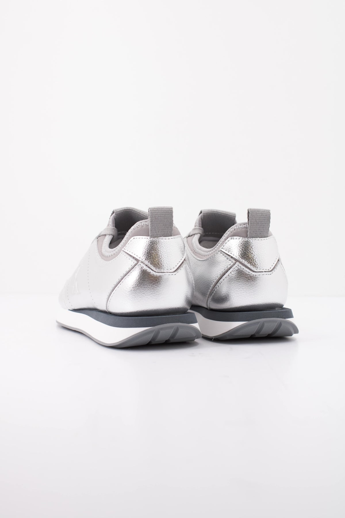 CALVIN KLEIN RETRO RUNNER METALLIC en color PLATA (4)