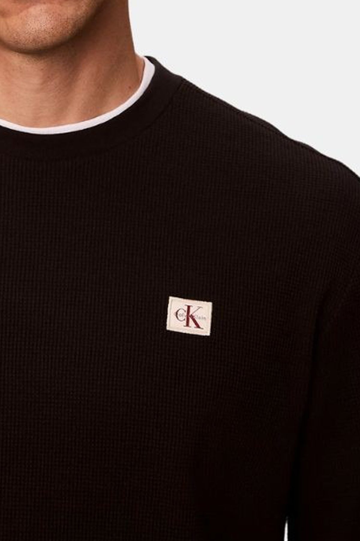 CALVIN KLEIN LV040EM217 LS WAFFLE BADGE CREWNK T en color NEGRO (3)