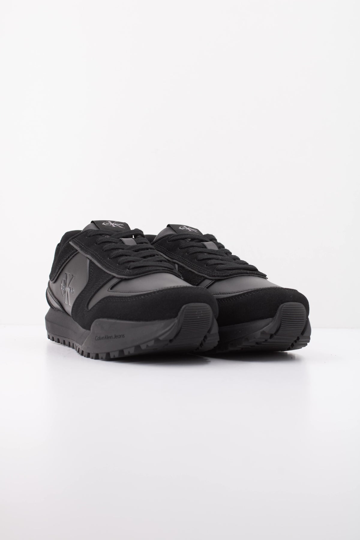 CALVIN KLEIN YM0YM01461 TOOTHY RUNNER IRREGULAR en color NEGRO (2)