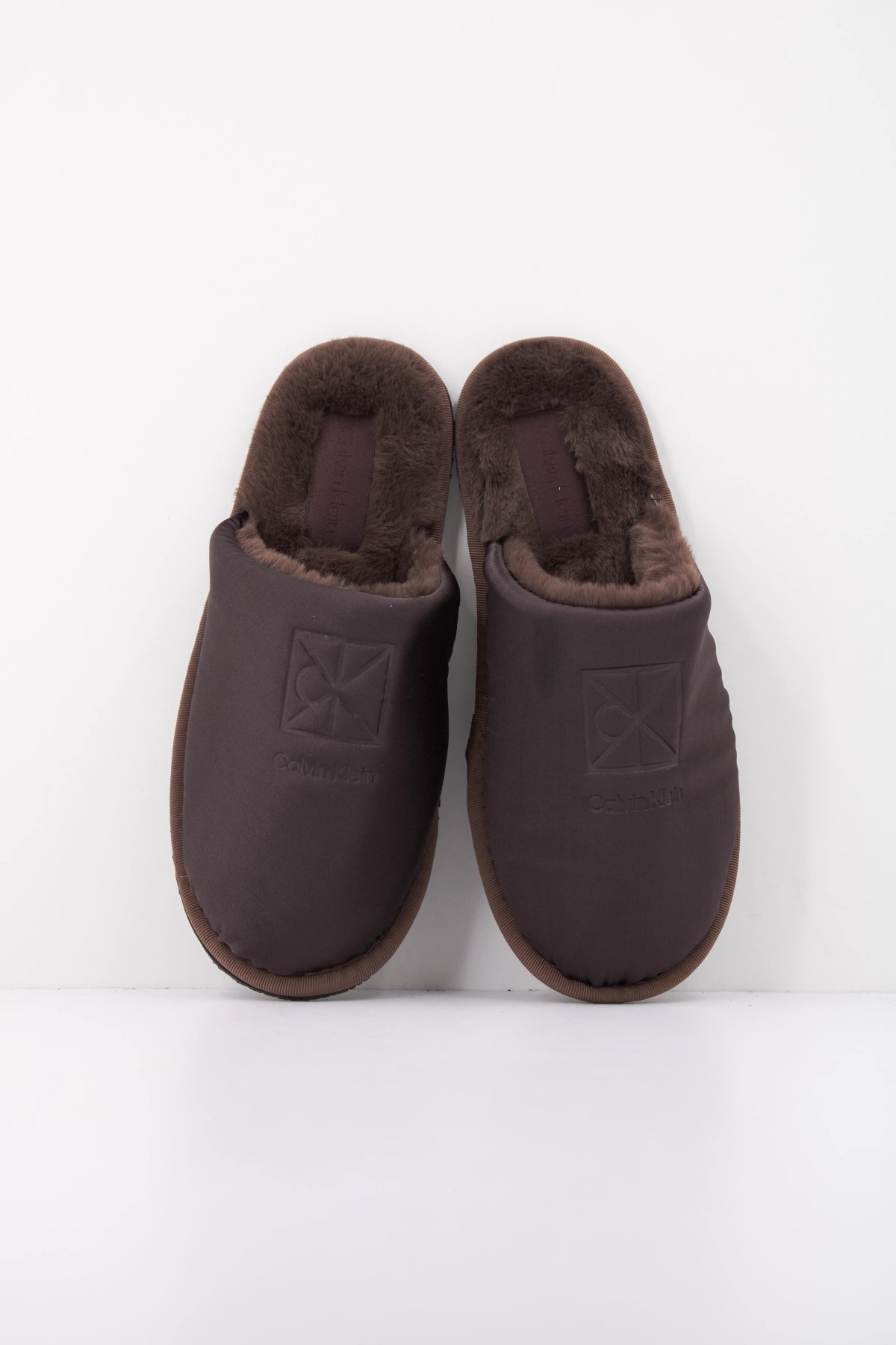 CALVIN KLEIN HW0HW03214 HOTEL SLIPPER SATIN en color MARRON (3)