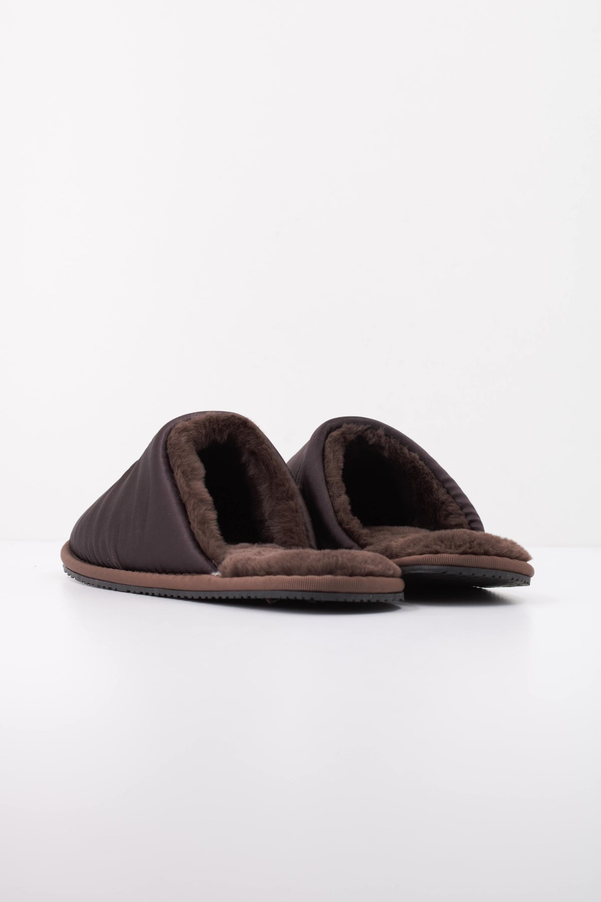 CALVIN KLEIN HW0HW03214 HOTEL SLIPPER SATIN en color MARRON (4)