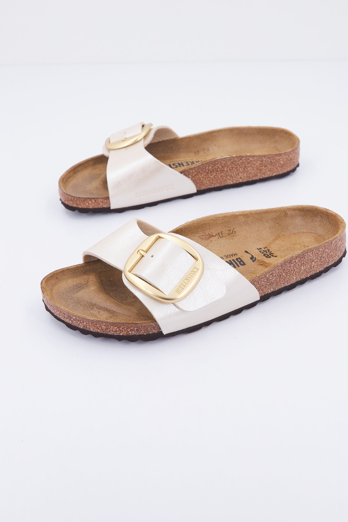 BIRKENSTOCK MADRID BIG BUCKLE BF GRACEF en color ORO (1)