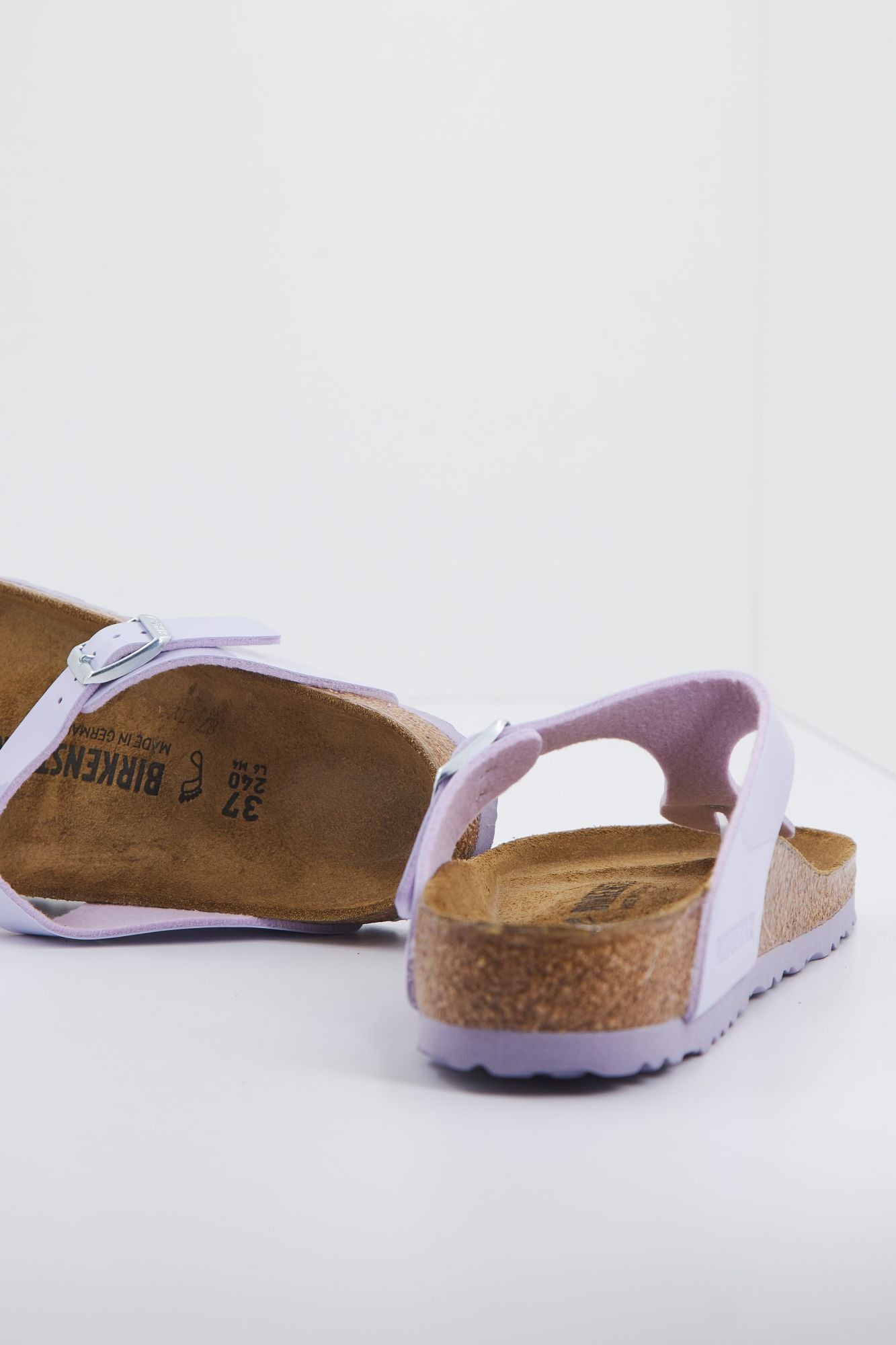 BIRKENSTOCK GIZEH BF en color VIOLETA (4)