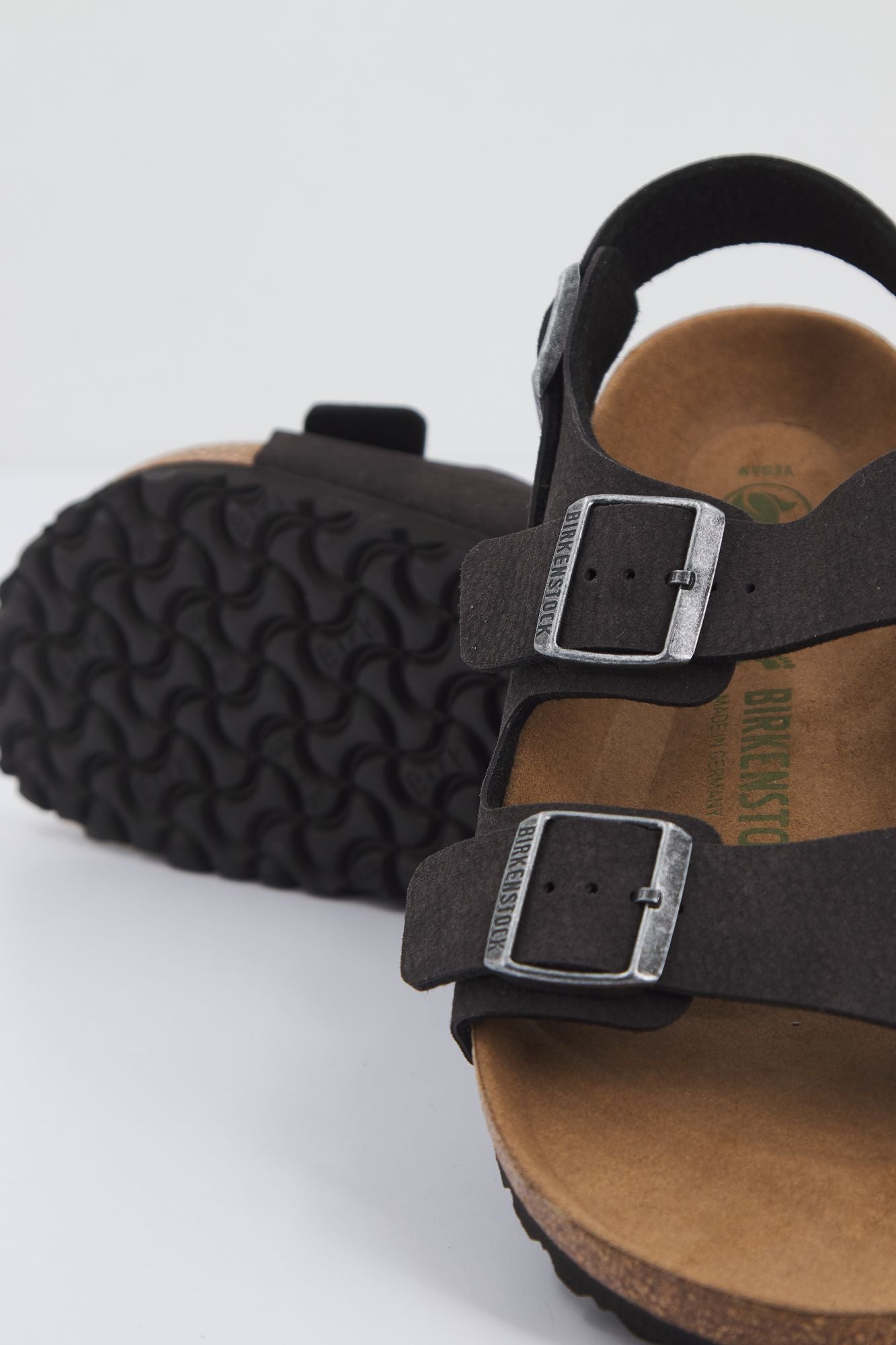 BIRKENSTOCK MILANO MF en color NEGRO (4)