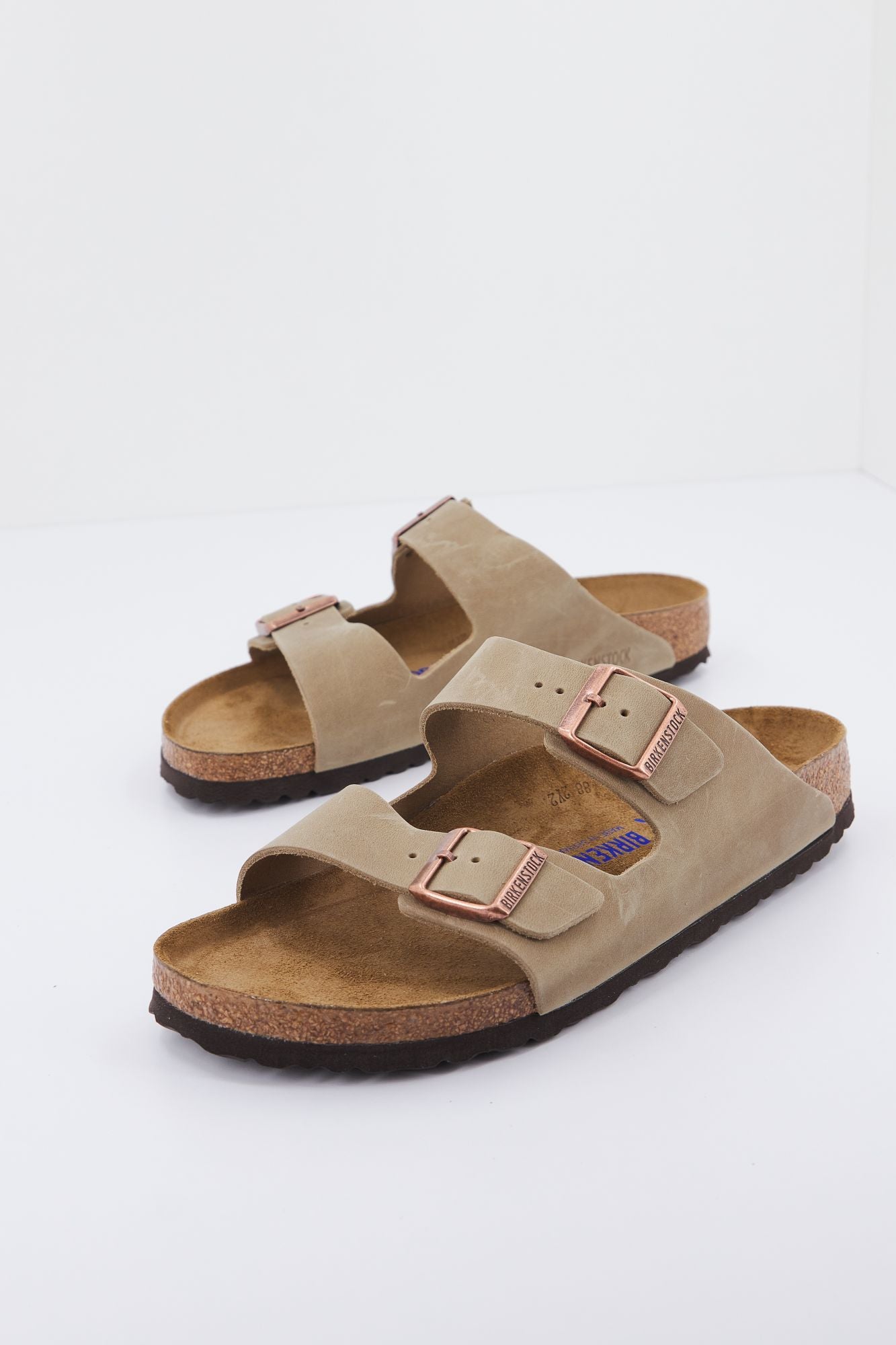 BIRKENSTOCK ARIZONA NU OILED SFB en color MARRON (2)