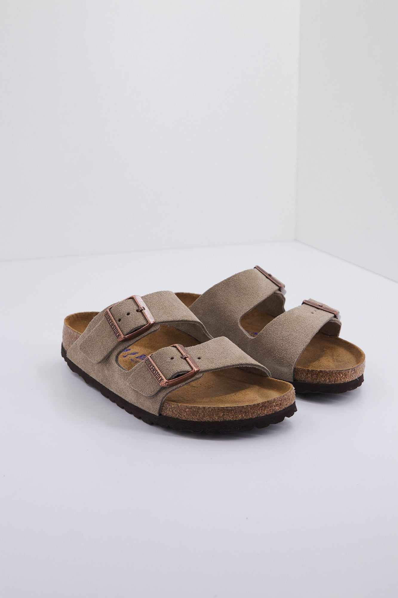 BIRKENSTOCK ARIZONA en color BEIS (1)