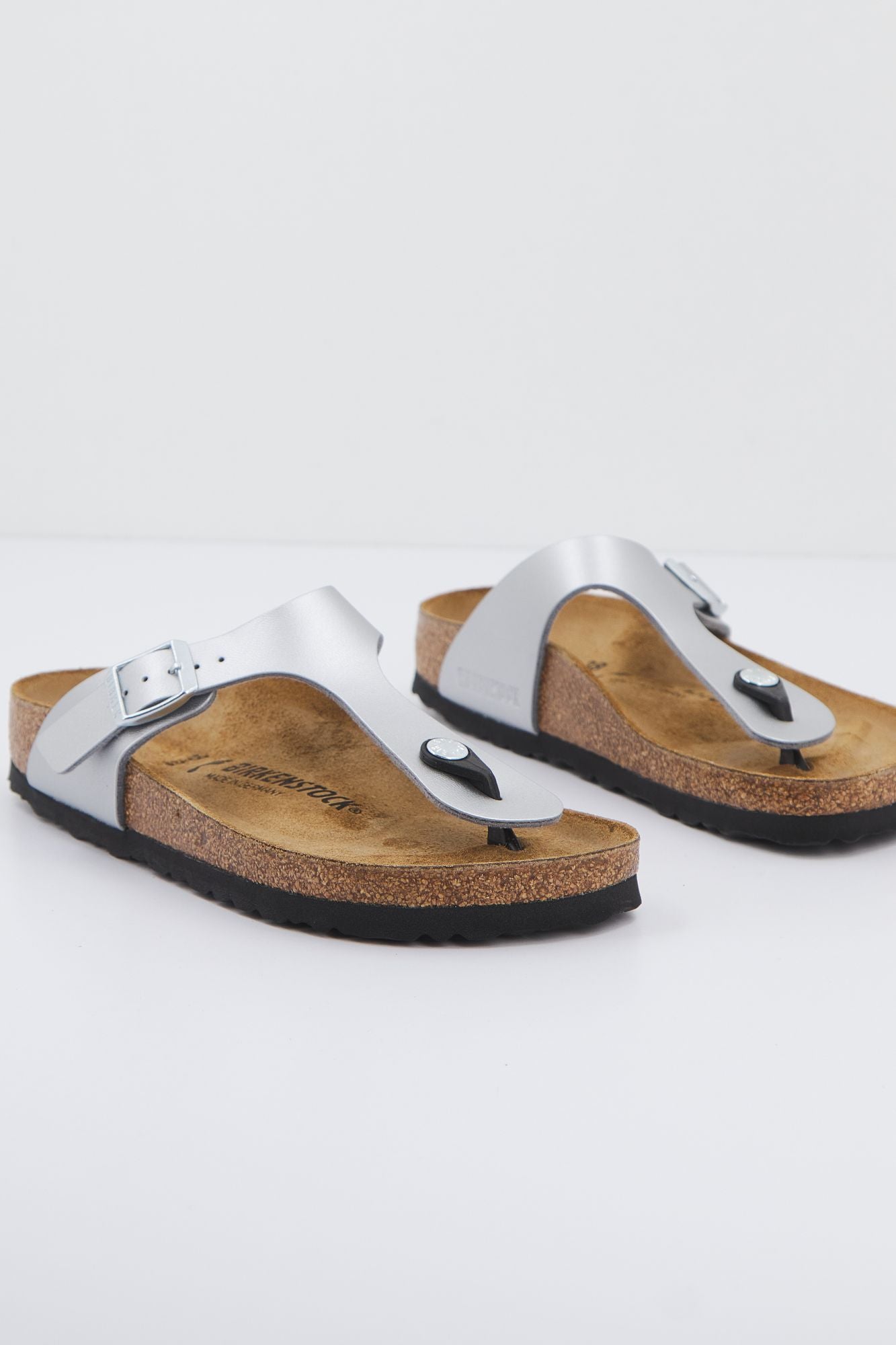 BIRKENSTOCK GIZEH BF en color PLATA (1)