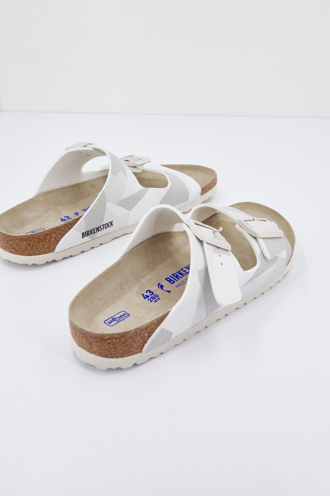 BIRKENSTOCK ARIZONA SFB en color BLANCO (2)