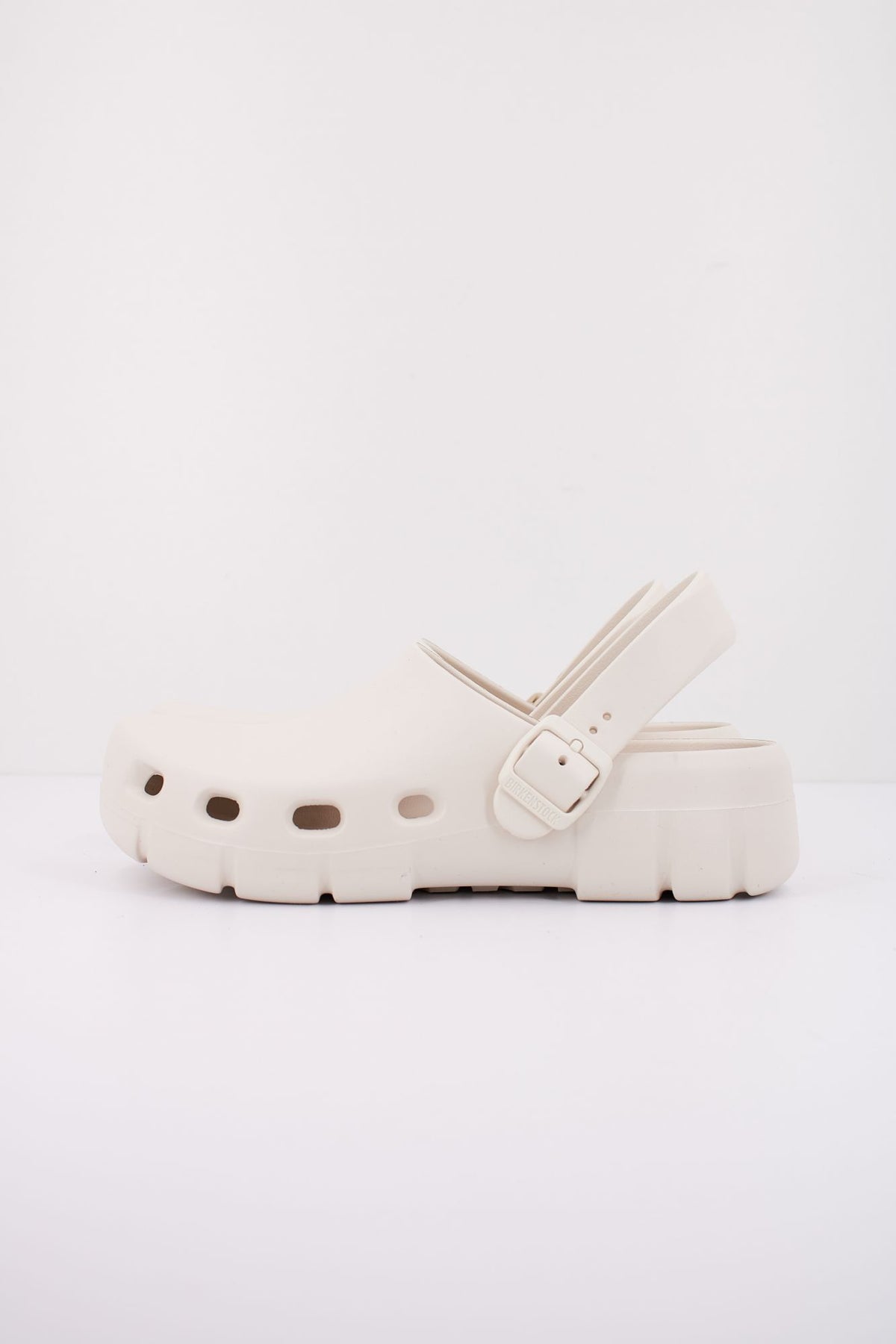 BIRKENSTOCK BIRKI FLOW en color BEIS (1)
