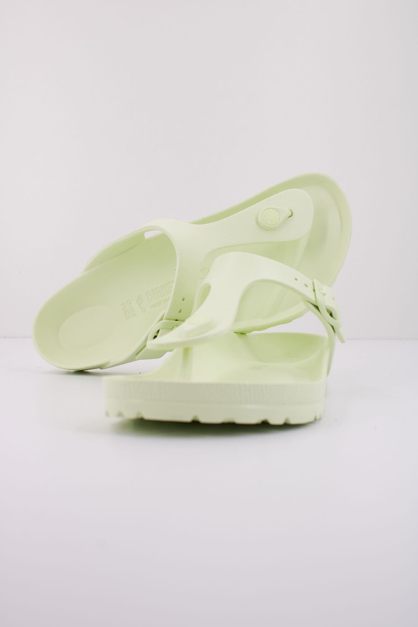 BIRKENSTOCK GIZEH ESSENTIALS EVA en color VERDE (4)