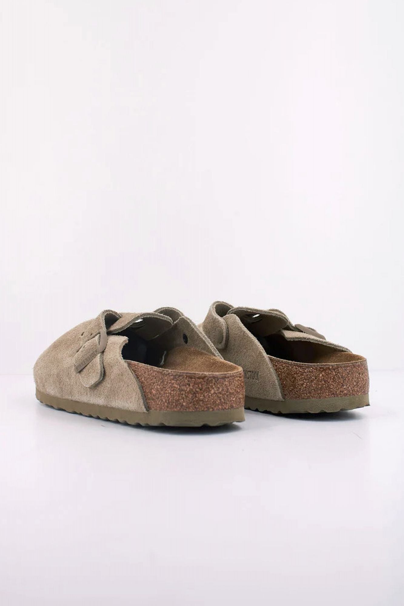 BIRKENSTOCK BOSTON LEVE en color BEIS (4)
