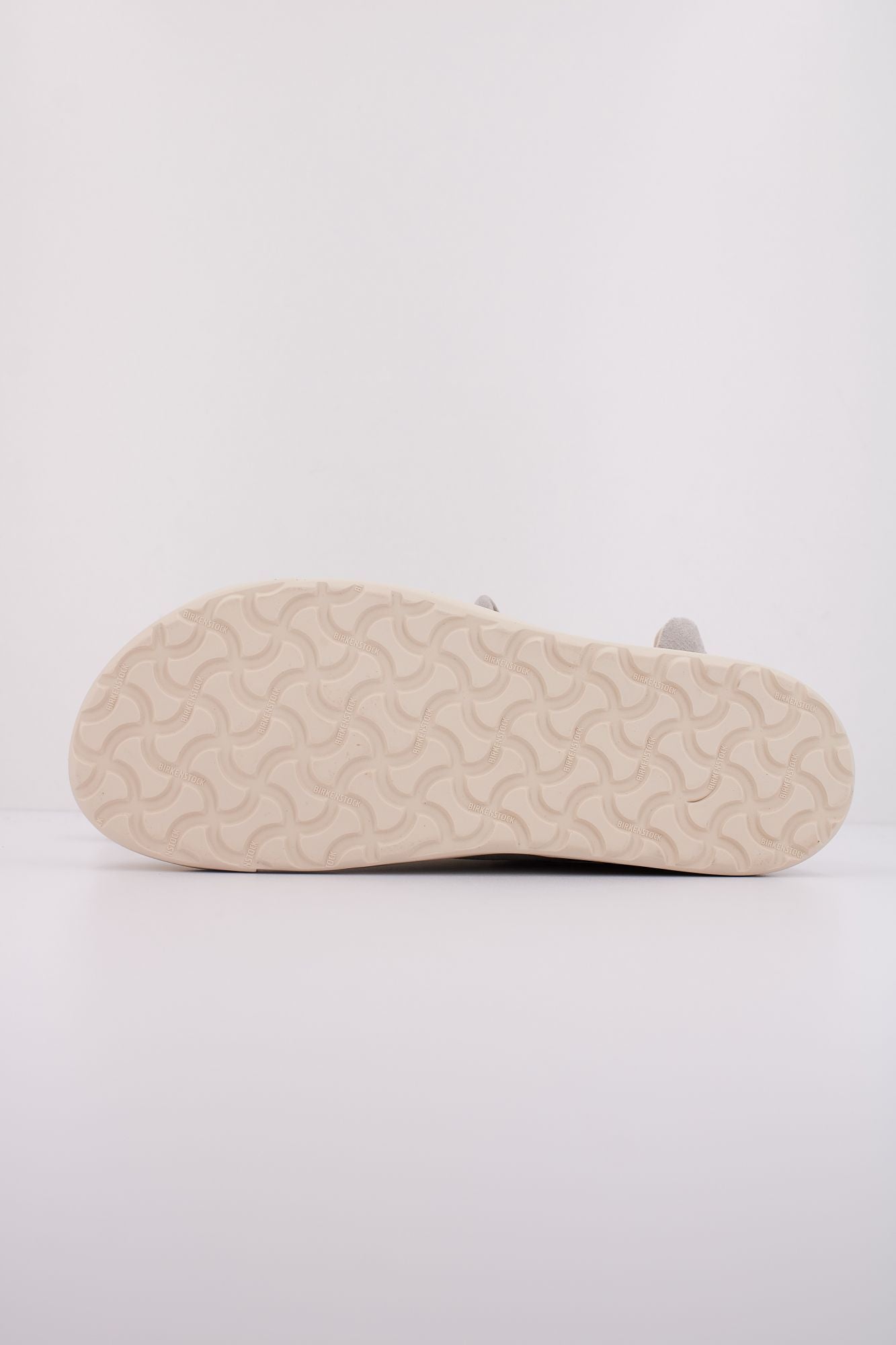 BIRKENSTOCK BEND LOW SUEDE en color GRIS (5)