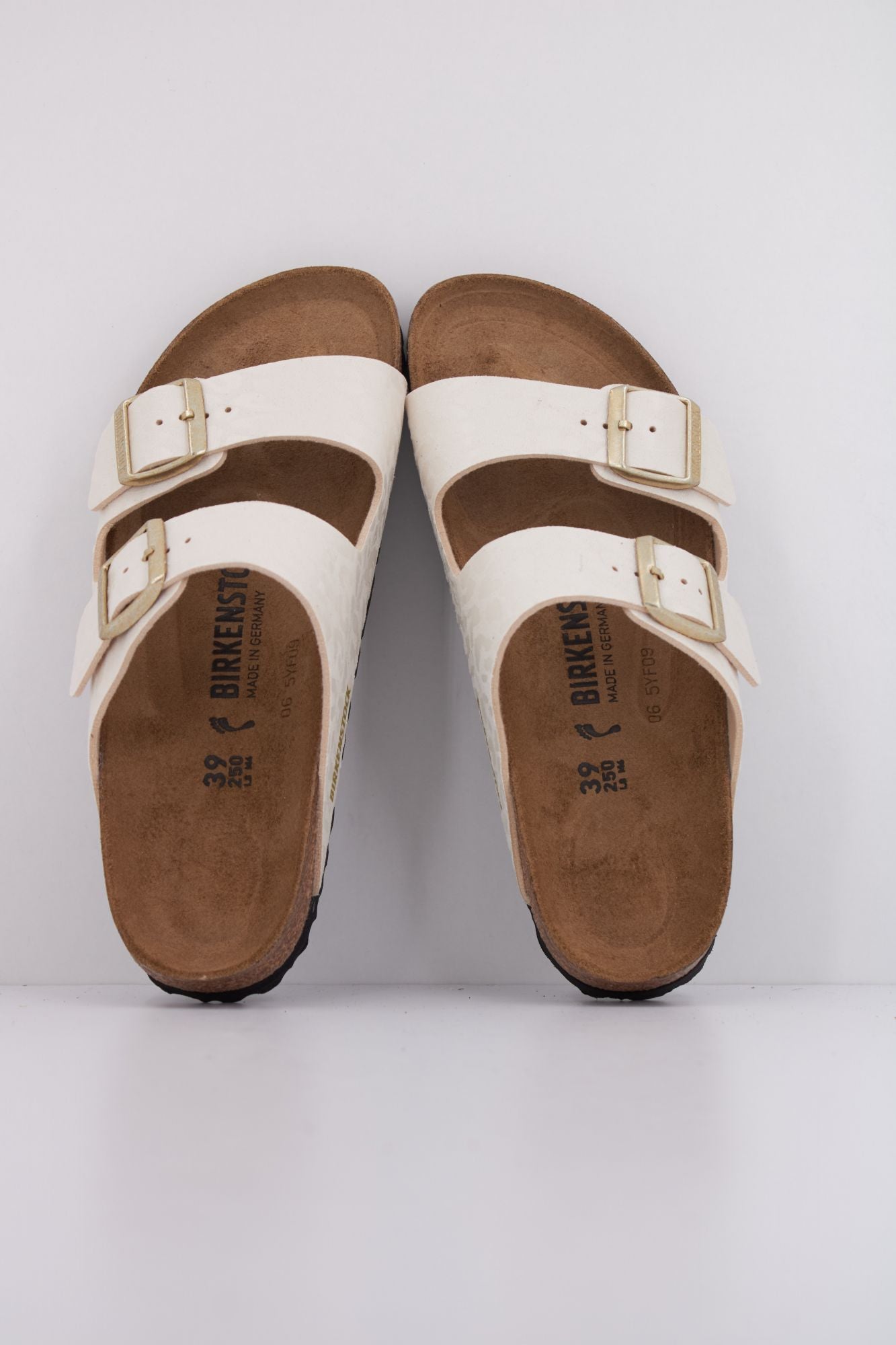 BIRKENSTOCK ARIZONA BS en color BEIS (3)