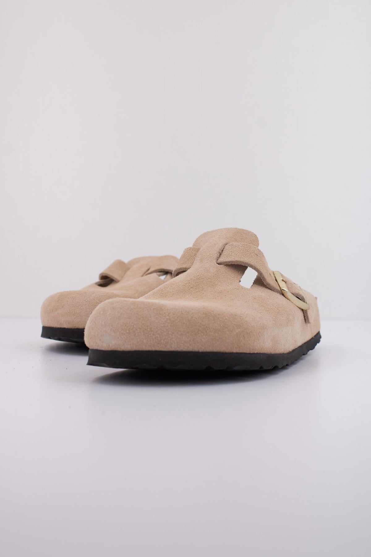 BIRKENSTOCK BOSTON 1030883 en color BEIS (2)