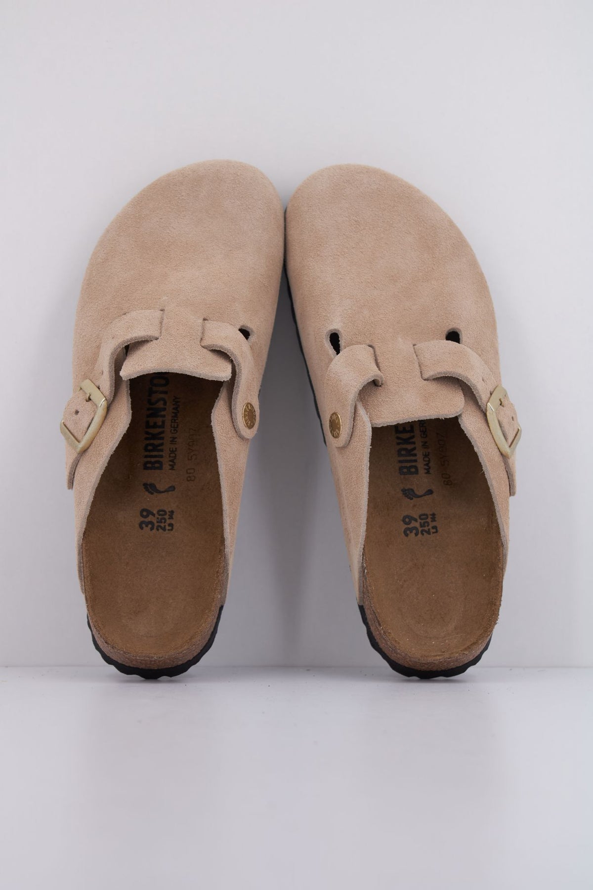 BIRKENSTOCK BOSTON 1030883 en color BEIS (3)