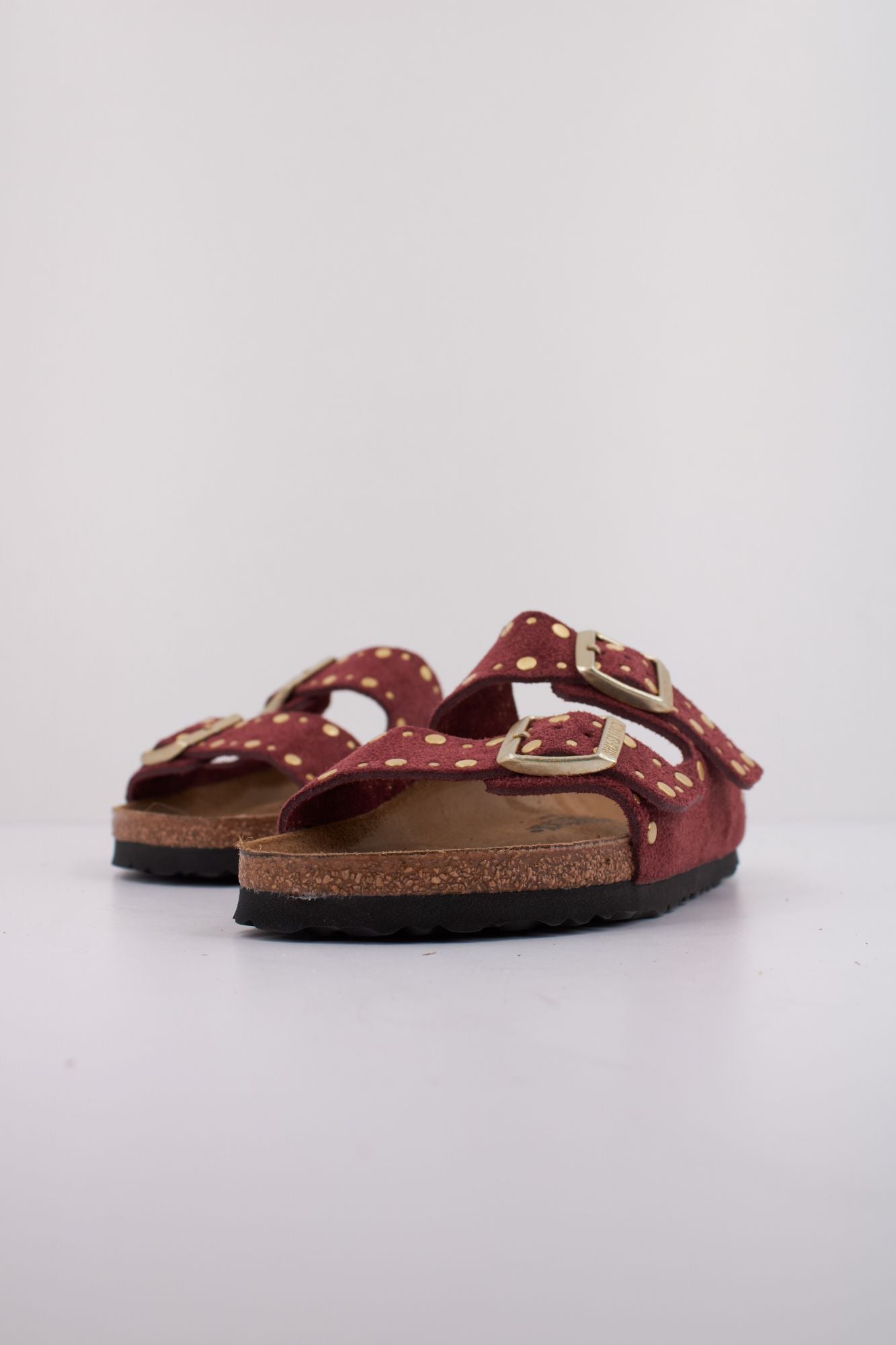 BIRKENSTOCK ARIZONA RIVET en color BURDEOS (2)