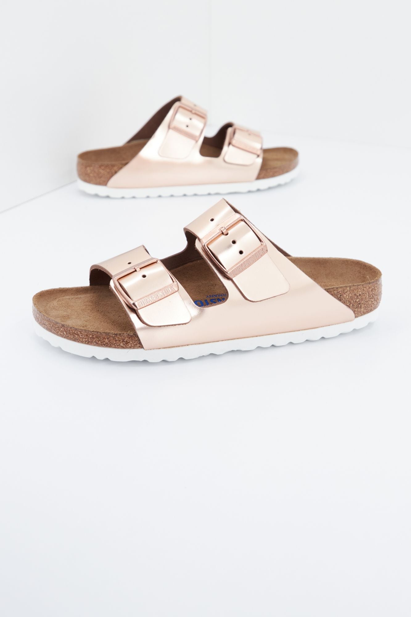 BIRKENSTOCK ARIZONA NL SFB METALLIC en color BRONCE (3)