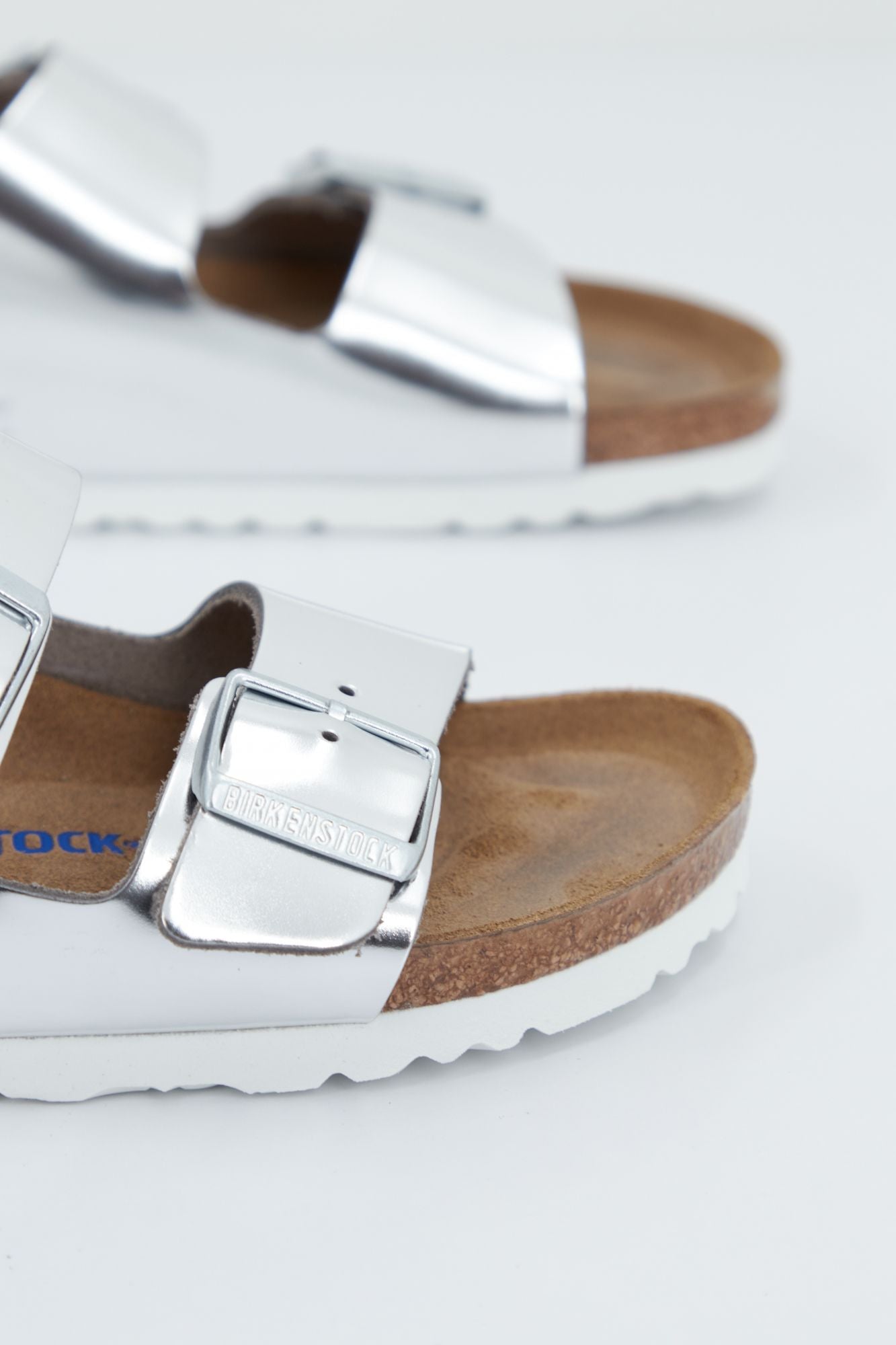 BIRKENSTOCK ARIZONA NL SFB en color PLATA (4)