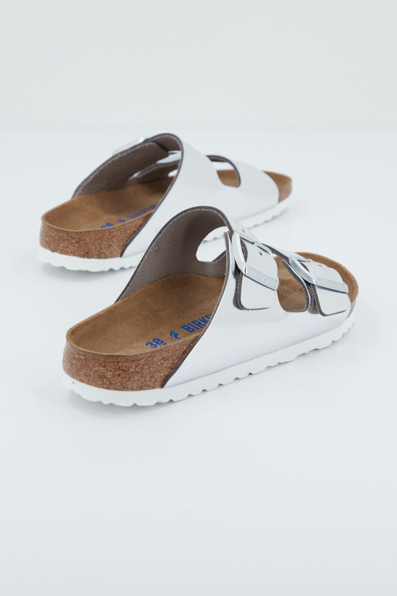 BIRKENSTOCK ARIZONA NL SFB en color PLATA (5)
