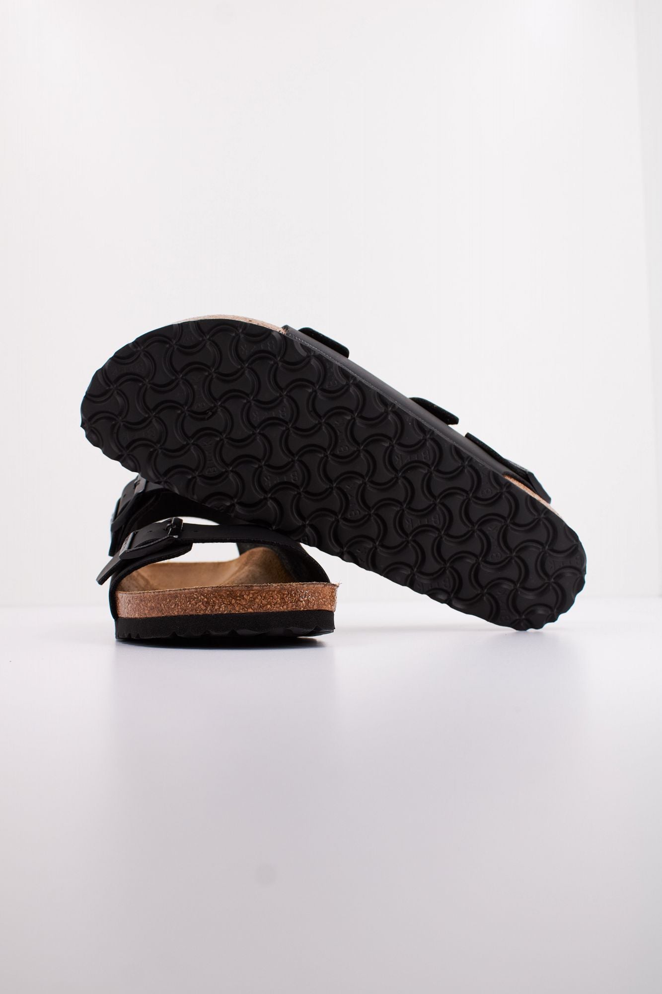 BIRKENSTOCK MILANO BF en color NEGRO (5)
