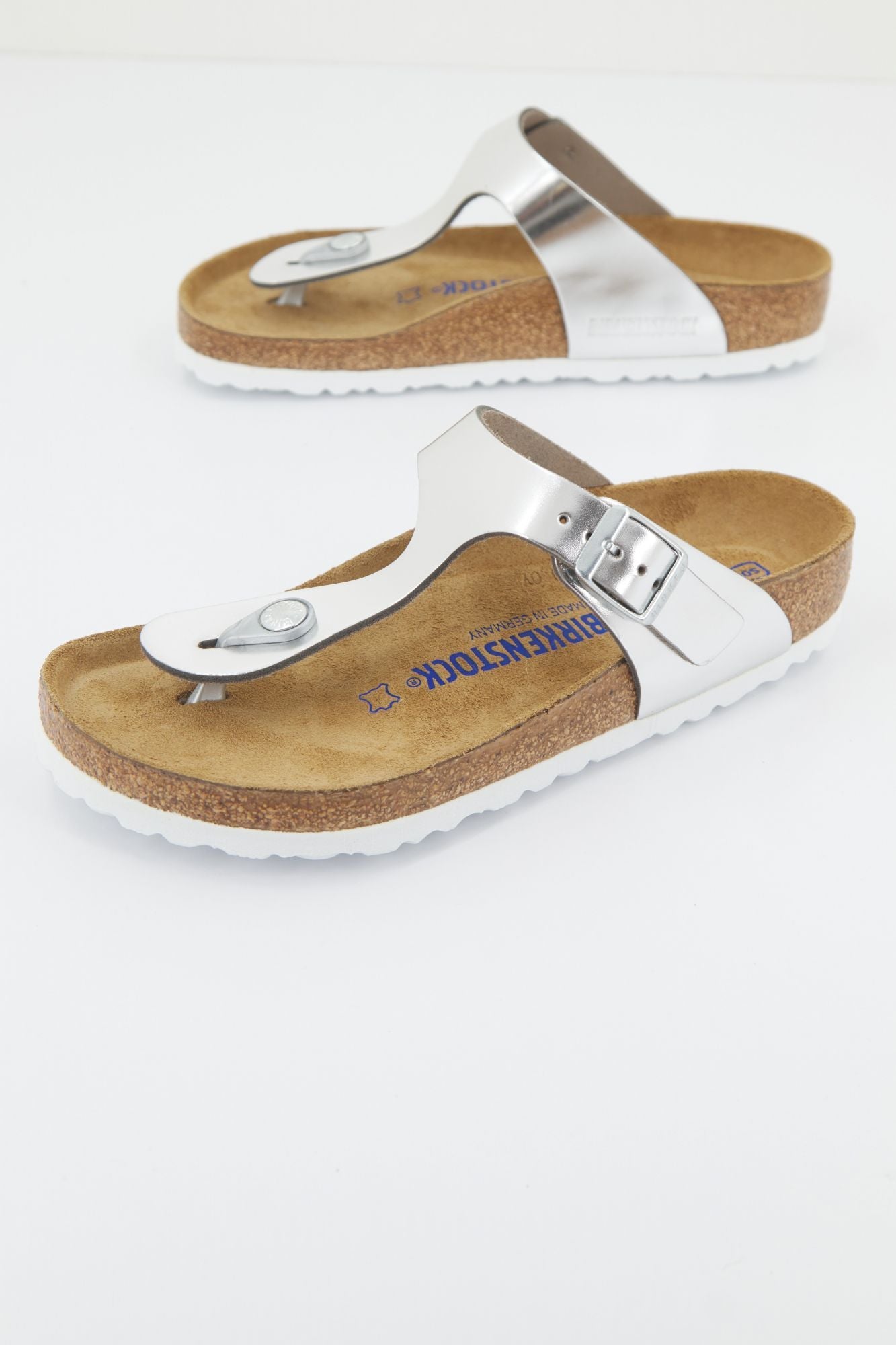 BIRKENSTOCK GIZEH NL en color PLATA (1)
